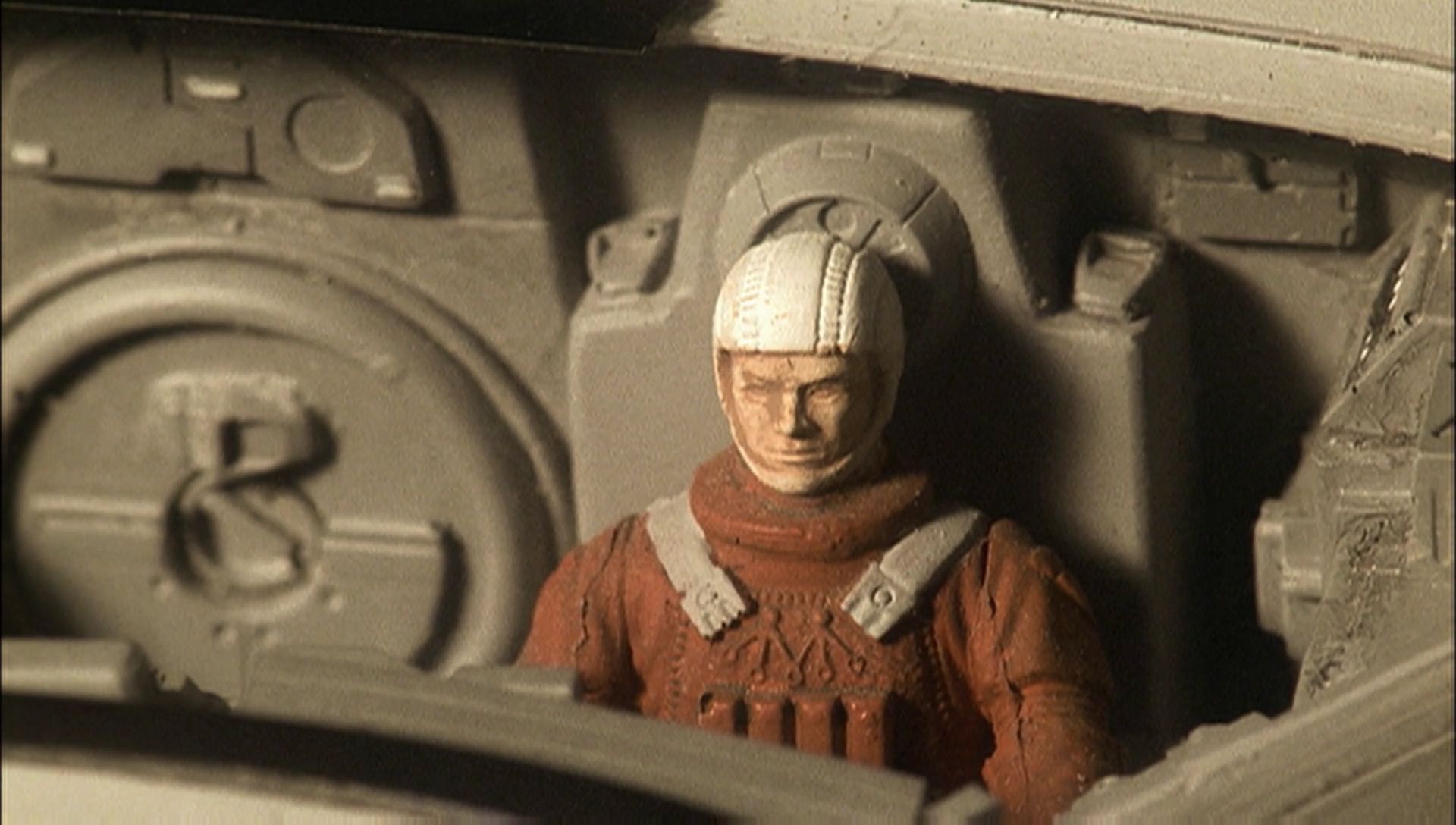 ariane179254_Enterprise_1x01-1x02_BrokenBow_0002.jpg