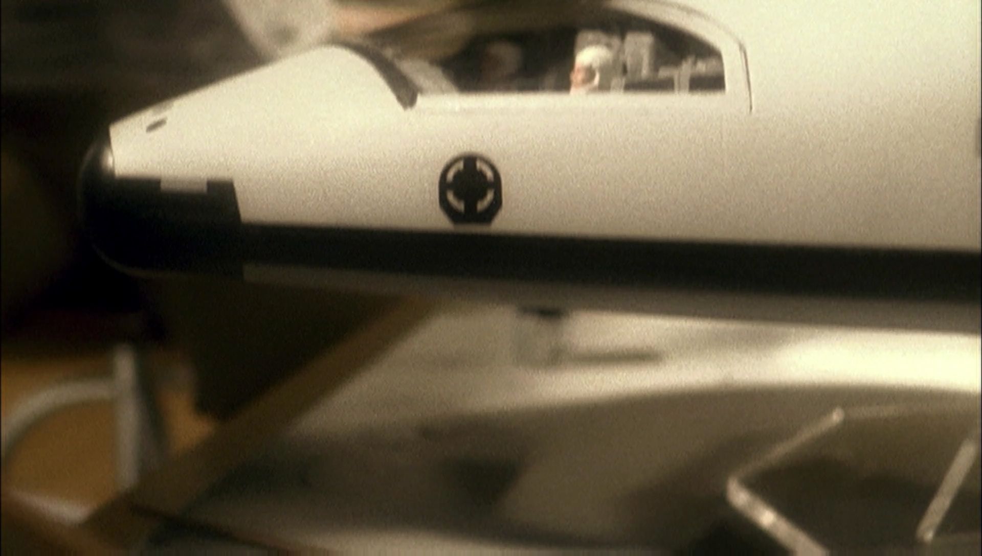 ariane179254_Enterprise_1x01-1x02_BrokenBow_0007.jpg