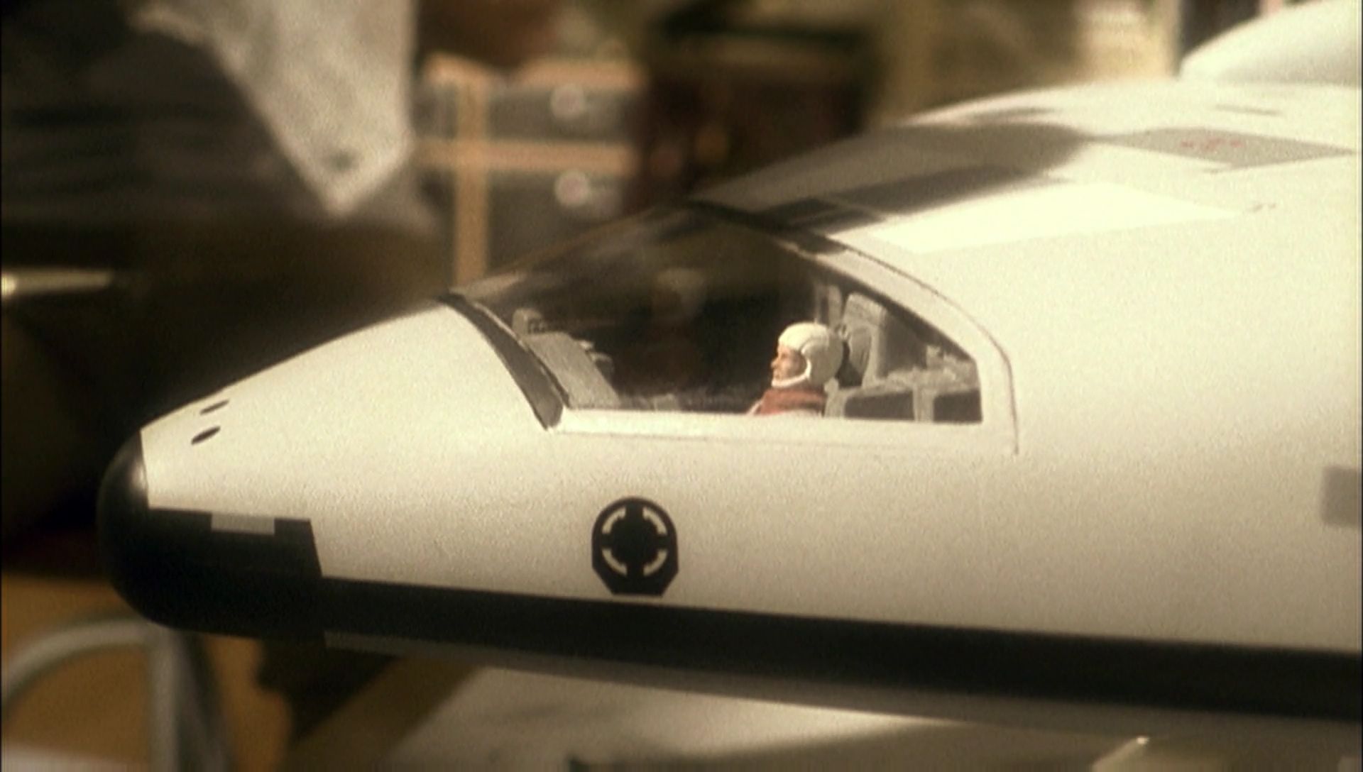ariane179254_Enterprise_1x01-1x02_BrokenBow_0008.jpg