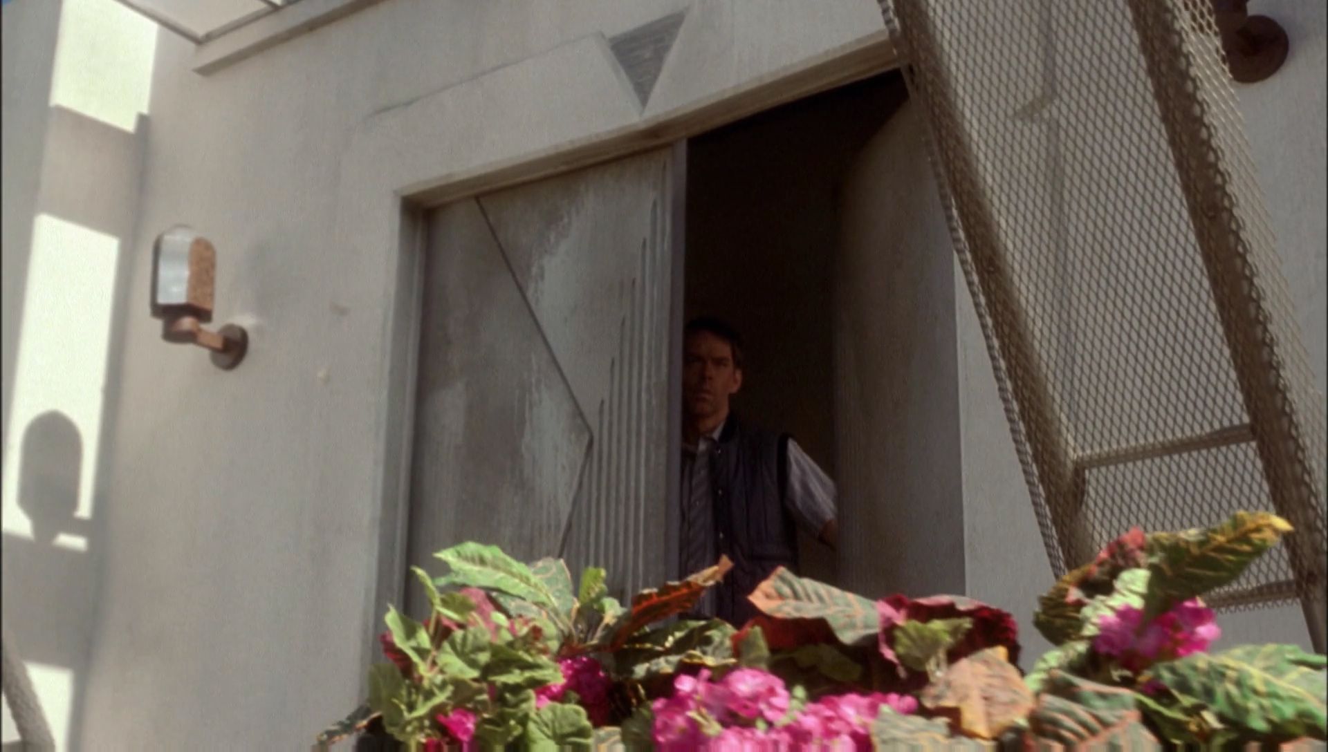 ariane179254_Enterprise_1x01-1x02_BrokenBow_0083.jpg