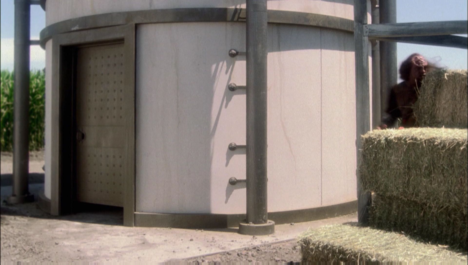 ariane179254_Enterprise_1x01-1x02_BrokenBow_0100.jpg