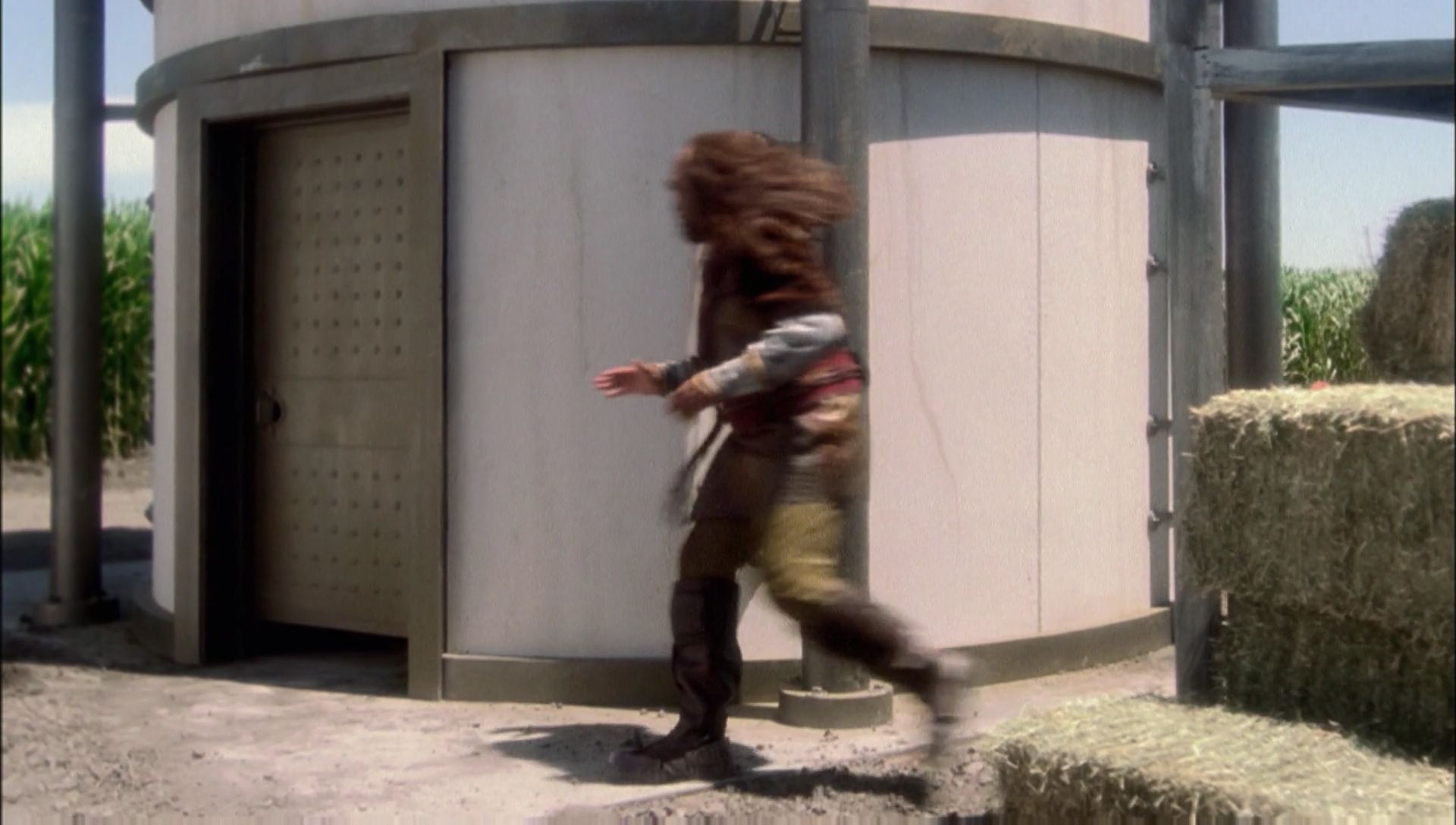 ariane179254_Enterprise_1x01-1x02_BrokenBow_0101.jpg