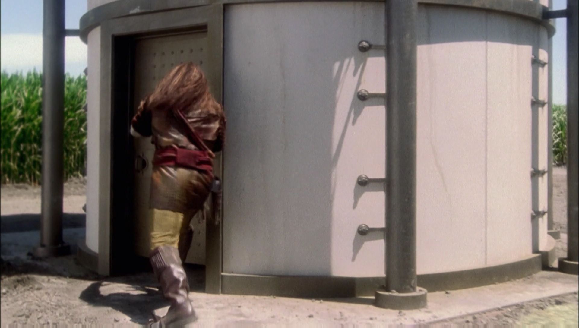 ariane179254_Enterprise_1x01-1x02_BrokenBow_0102.jpg