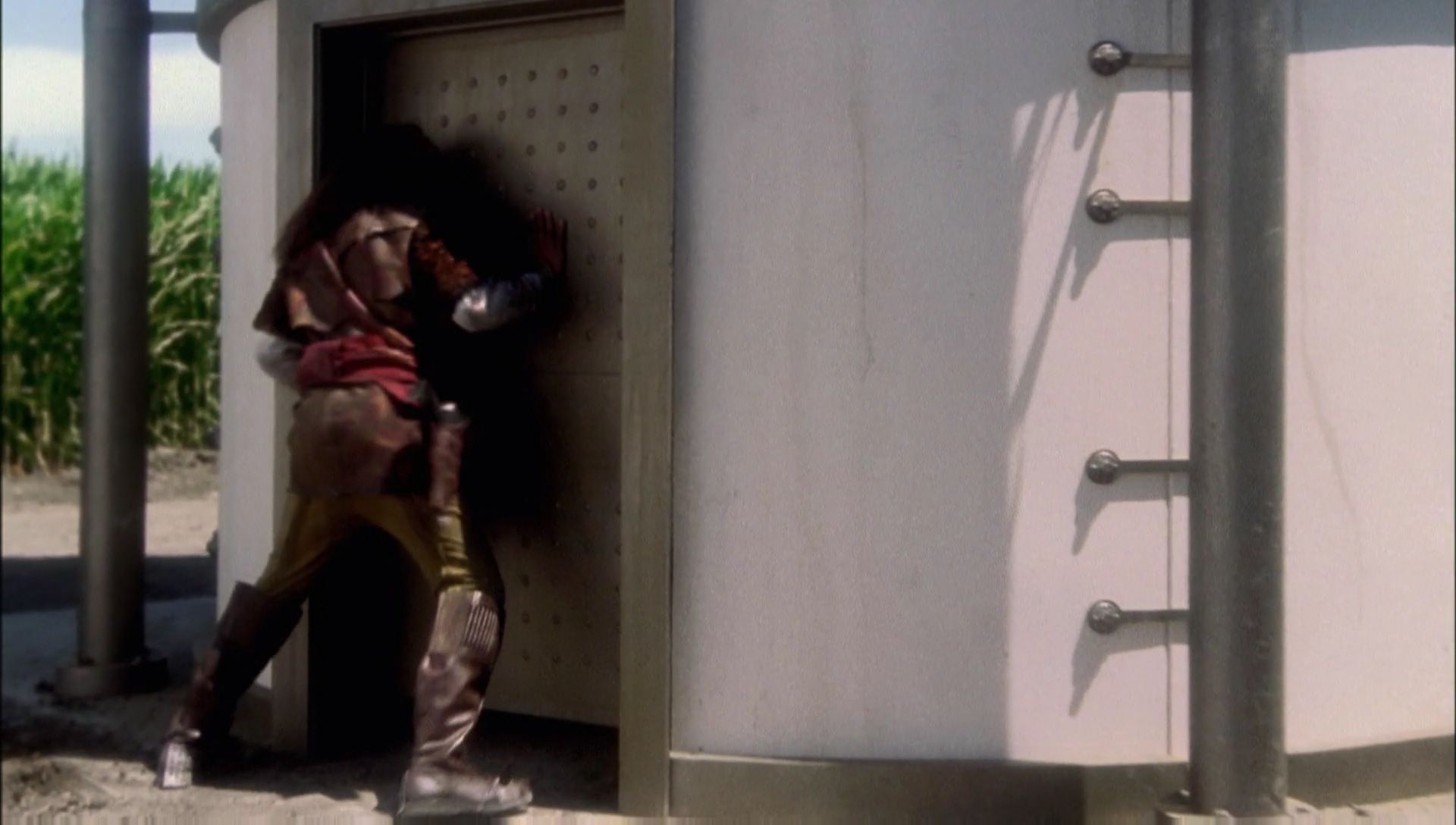 ariane179254_Enterprise_1x01-1x02_BrokenBow_0103.jpg