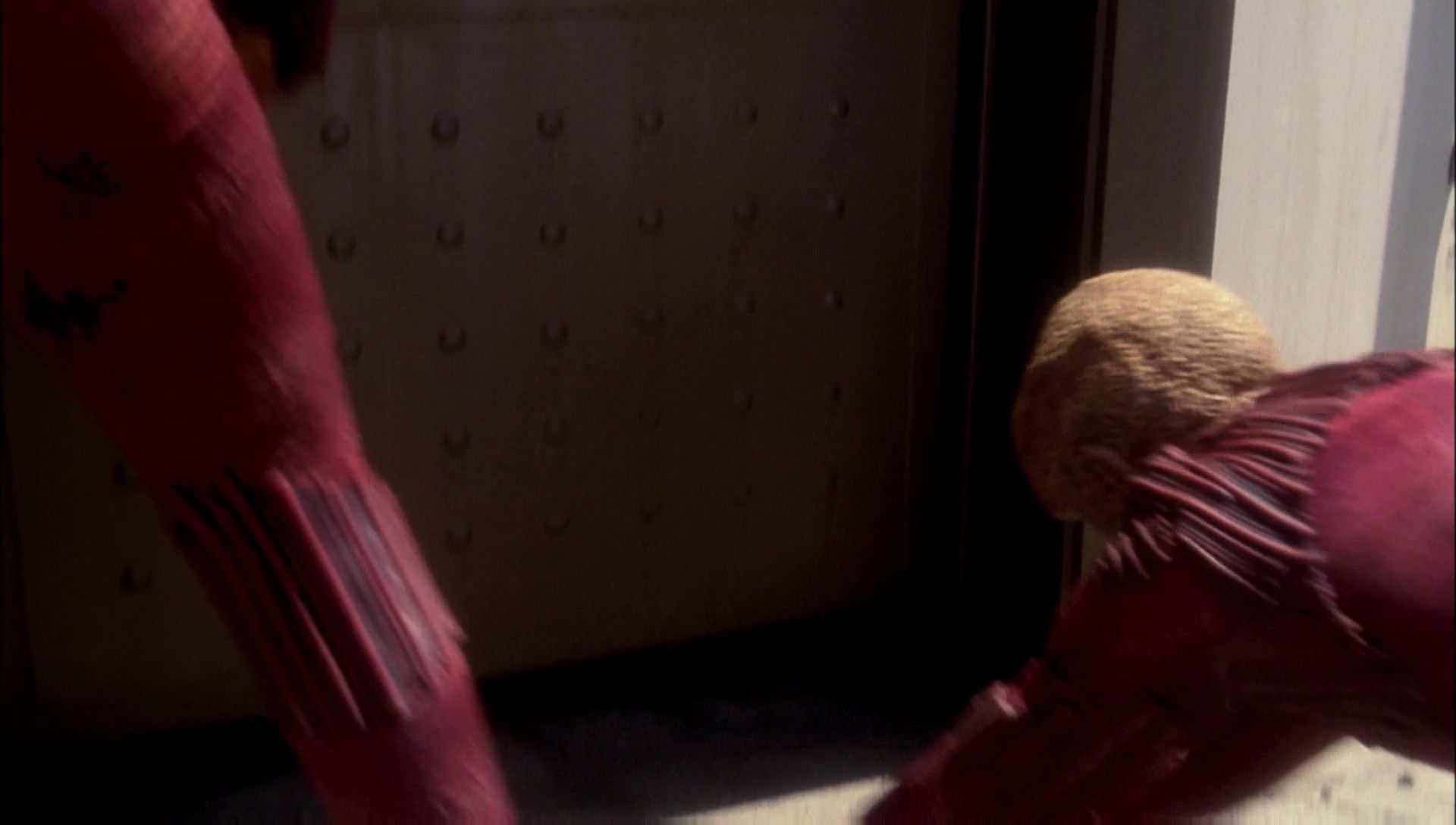 ariane179254_Enterprise_1x01-1x02_BrokenBow_0126.jpg