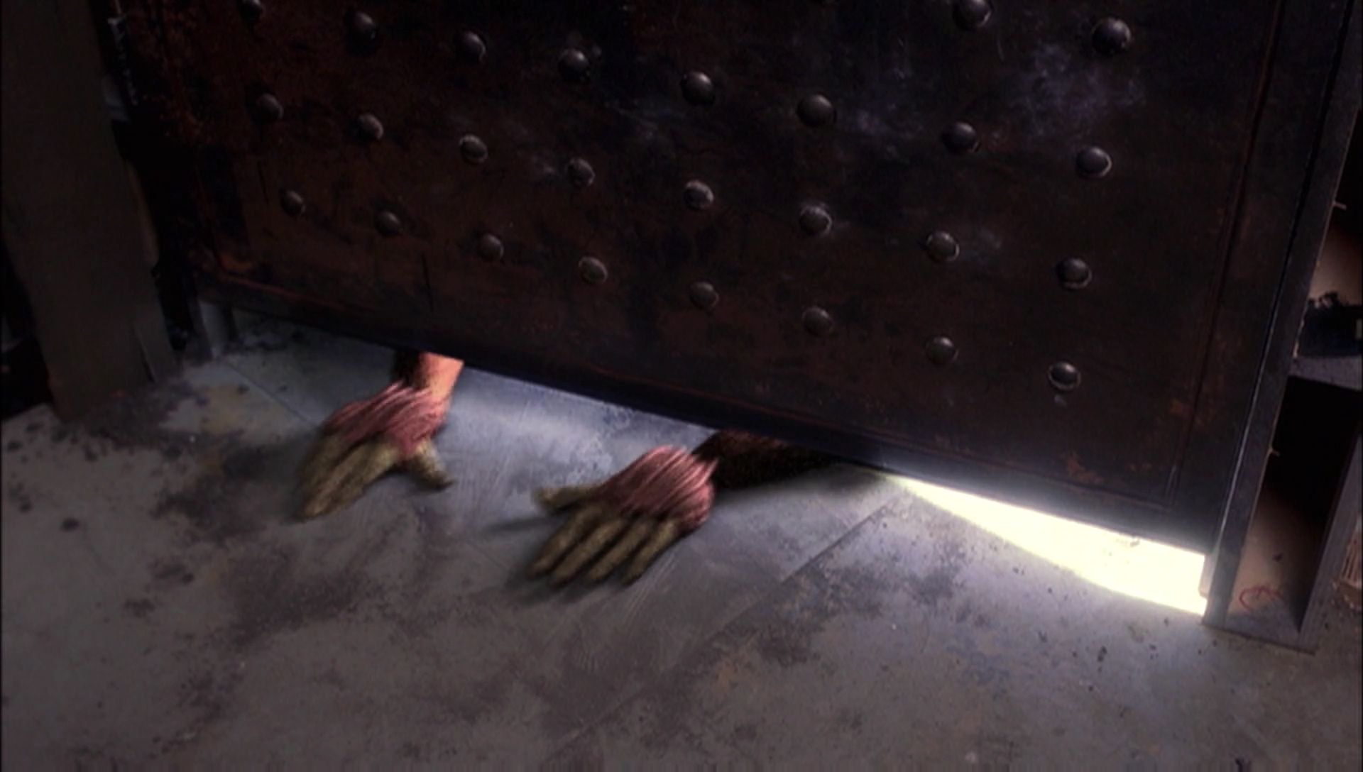 ariane179254_Enterprise_1x01-1x02_BrokenBow_0127.jpg