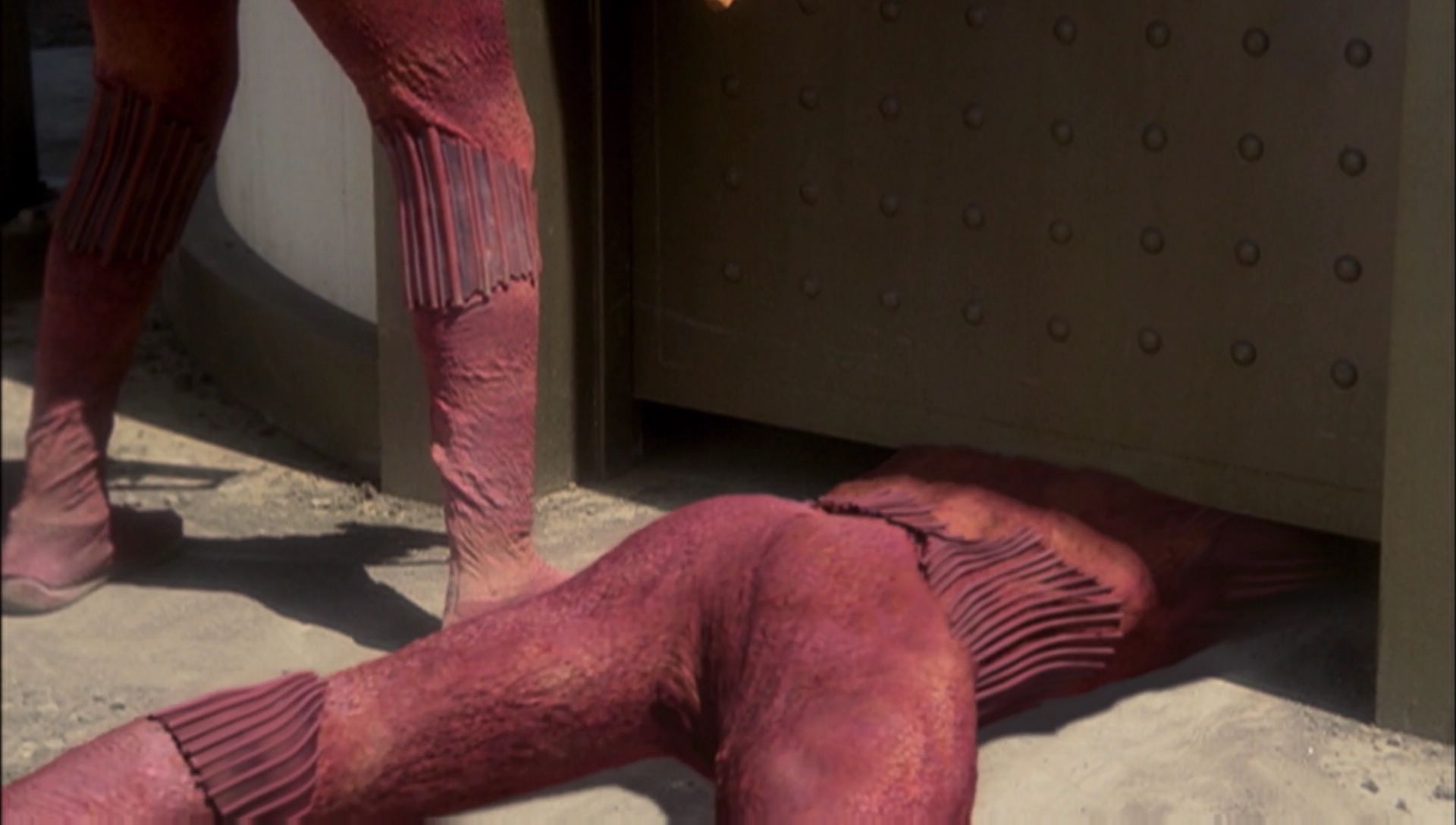 ariane179254_Enterprise_1x01-1x02_BrokenBow_0133.jpg