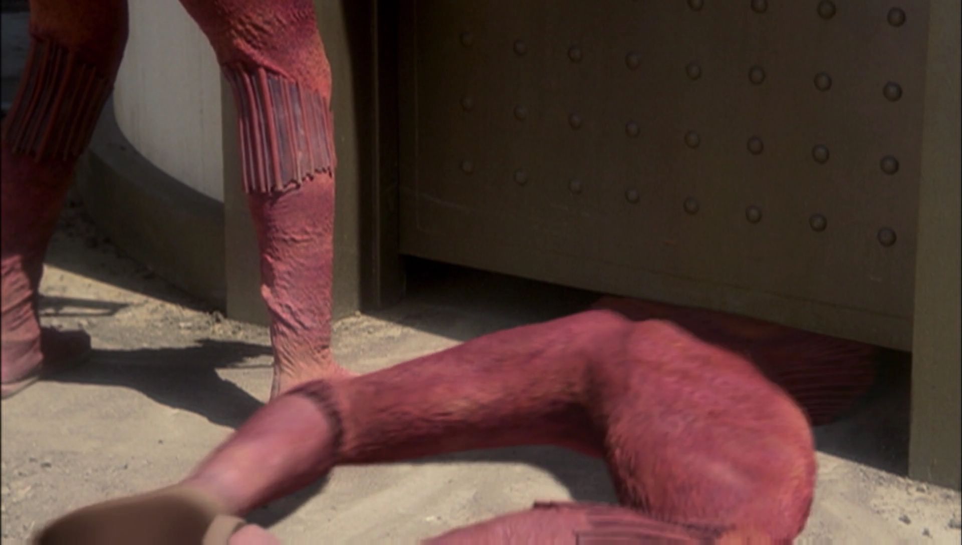 ariane179254_Enterprise_1x01-1x02_BrokenBow_0134.jpg