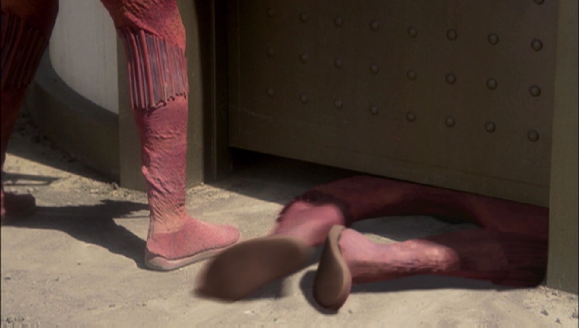 ariane179254_Enterprise_1x01-1x02_BrokenBow_0135.jpg