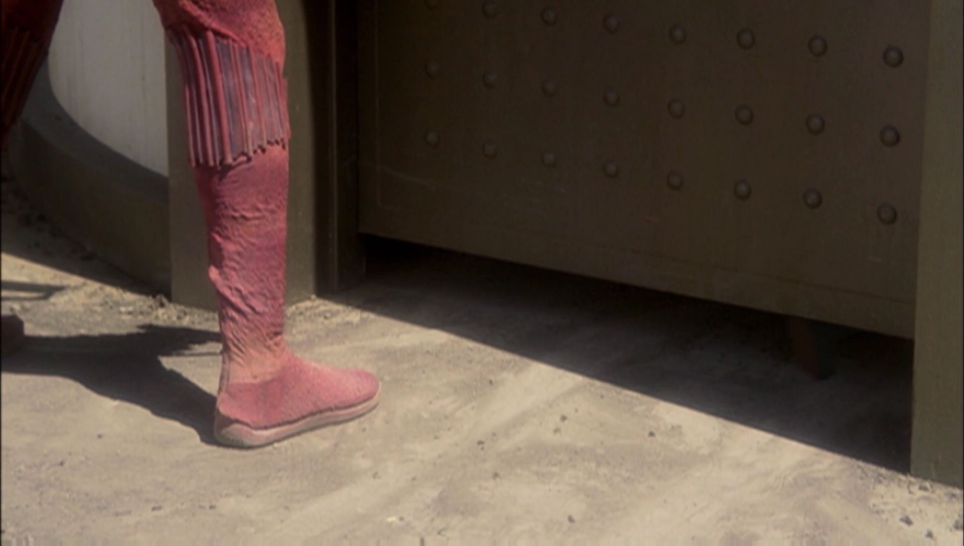 ariane179254_Enterprise_1x01-1x02_BrokenBow_0136.jpg