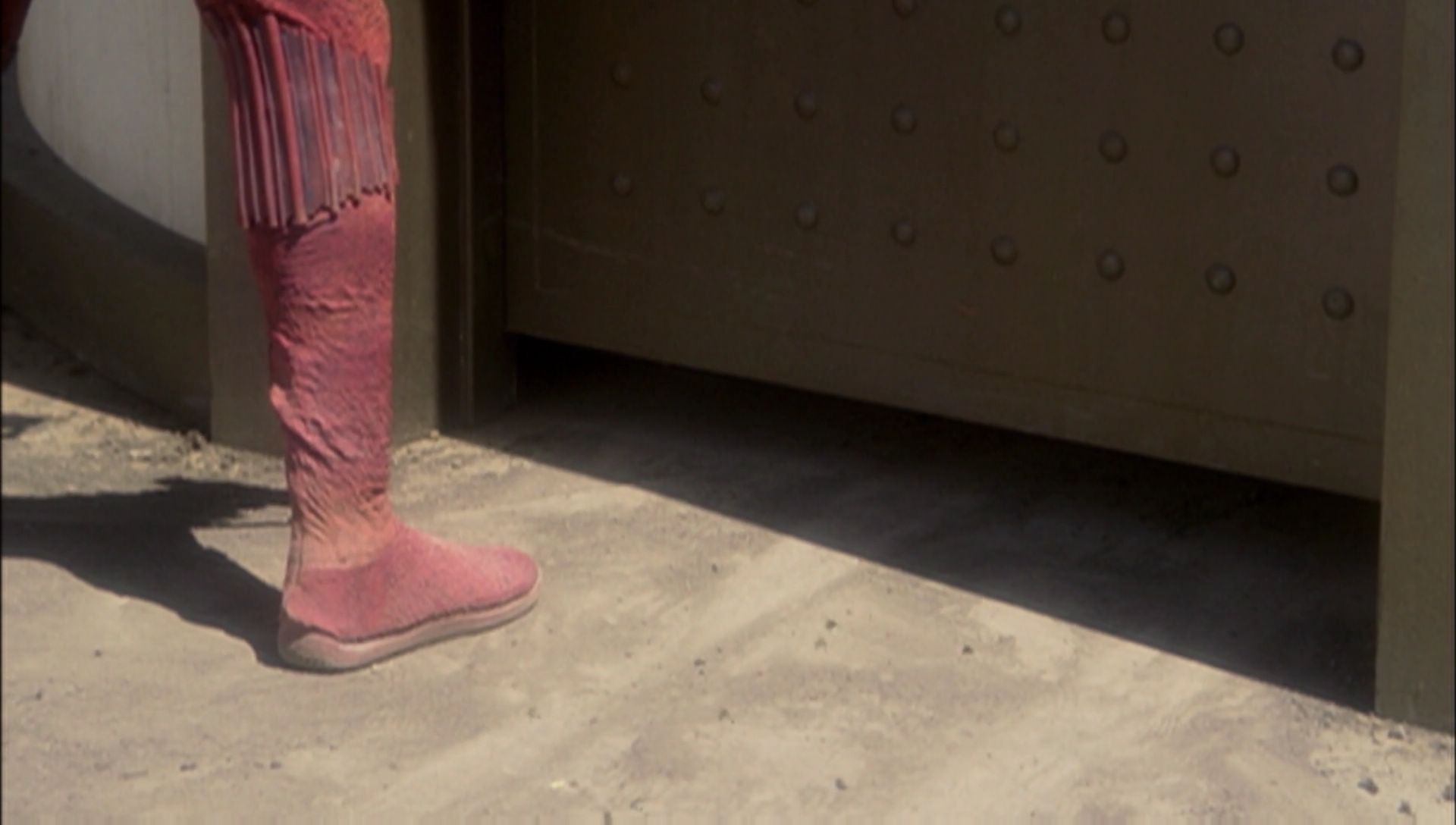 ariane179254_Enterprise_1x01-1x02_BrokenBow_0137.jpg