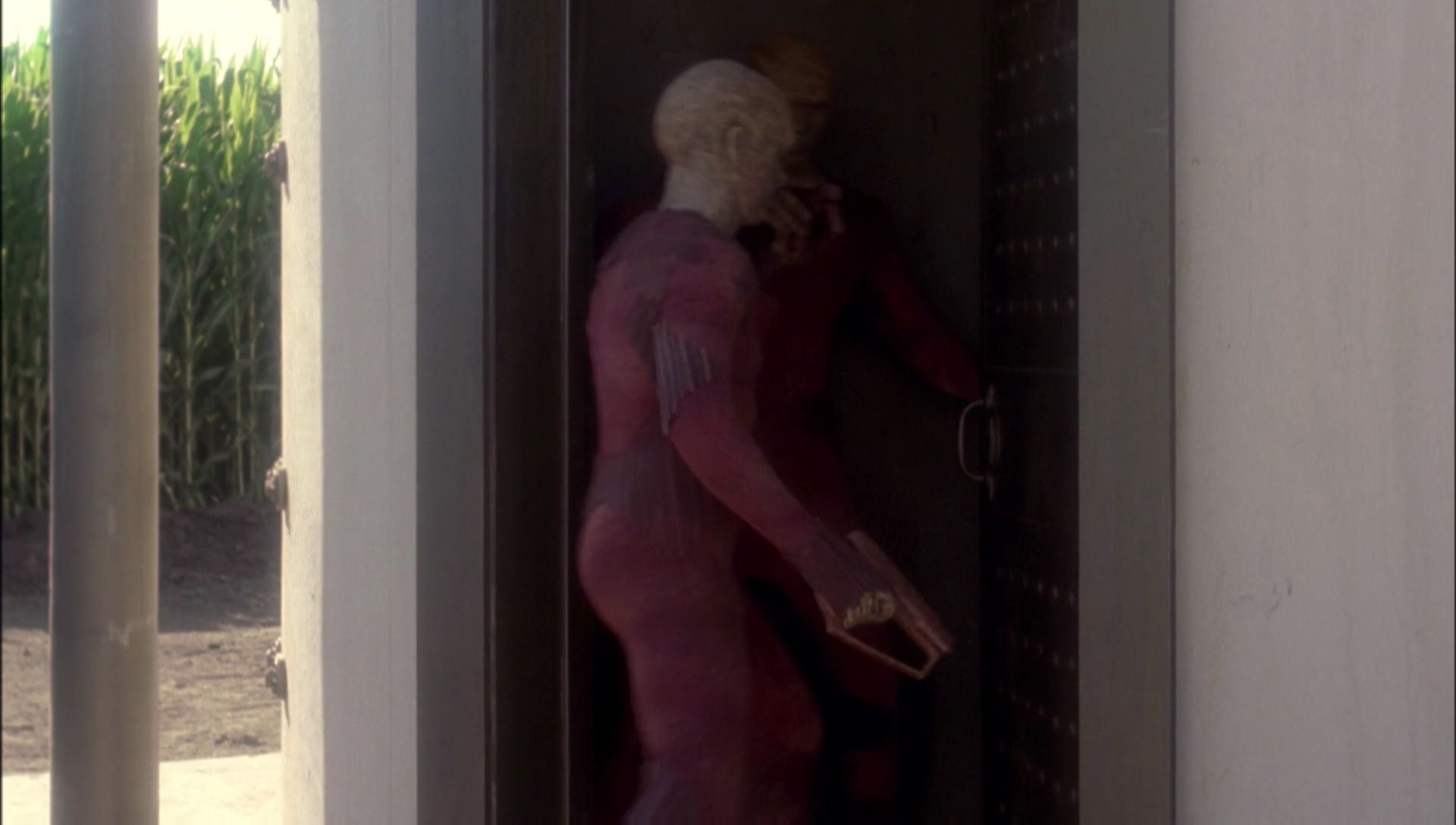 ariane179254_Enterprise_1x01-1x02_BrokenBow_0139.jpg
