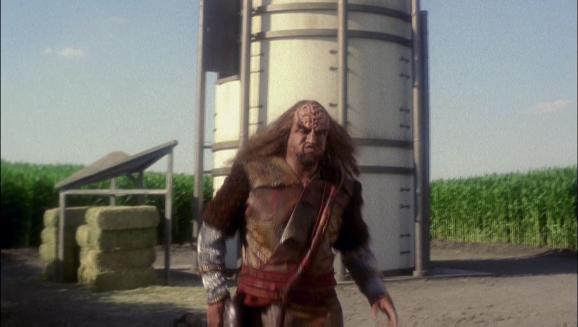 ariane179254_Enterprise_1x01-1x02_BrokenBow_0151.jpg