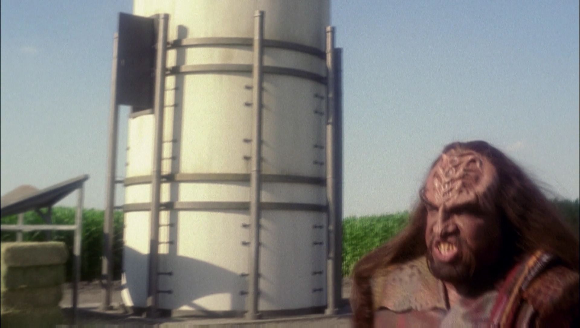 ariane179254_Enterprise_1x01-1x02_BrokenBow_0152.jpg