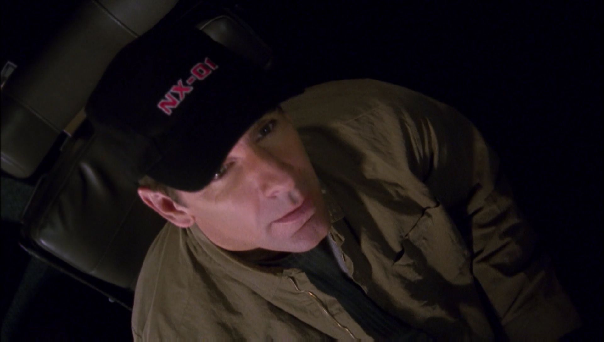 ariane179254_Enterprise_1x01-1x02_BrokenBow_0327.jpg