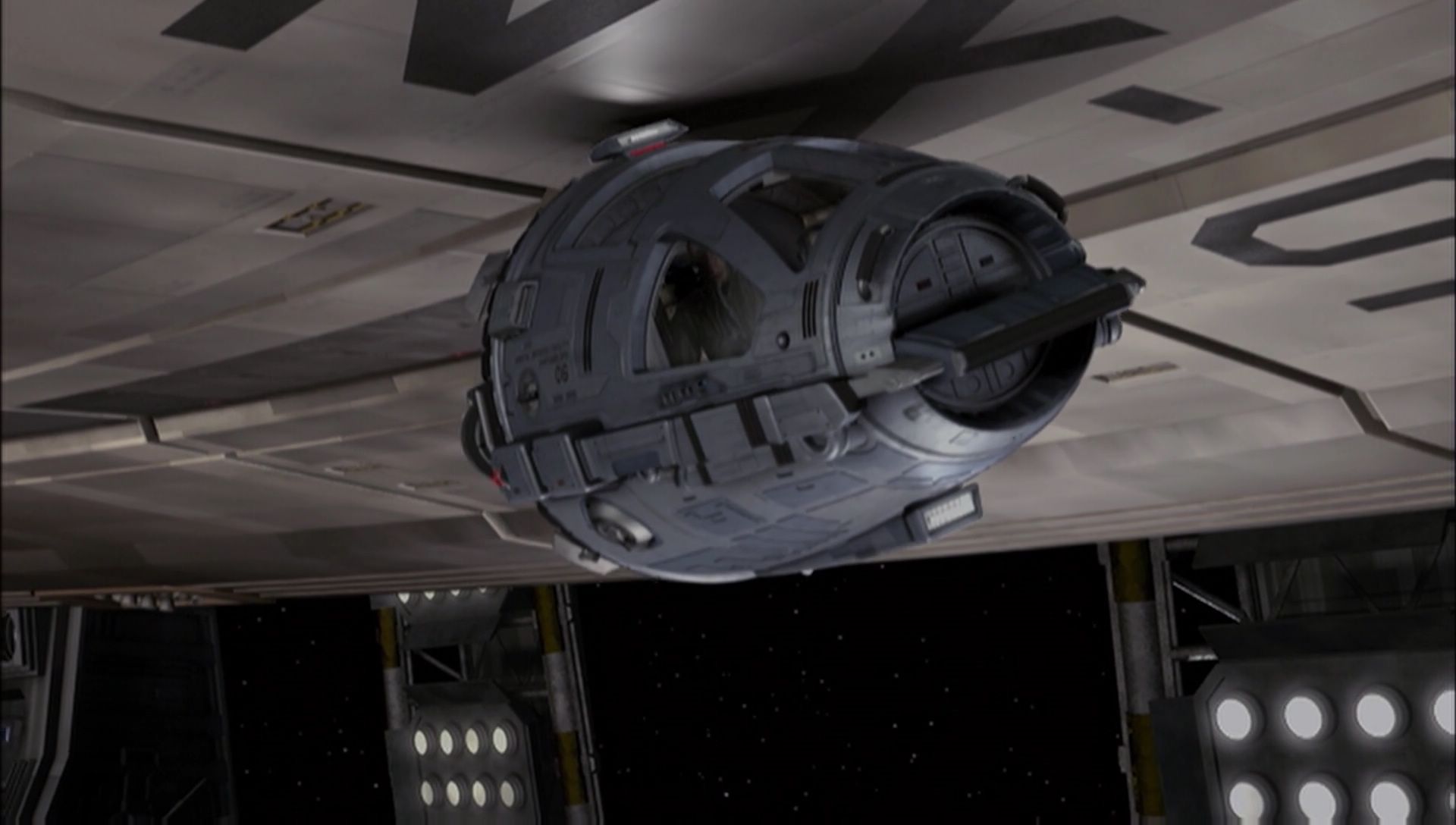 ariane179254_Enterprise_1x01-1x02_BrokenBow_0384.jpg
