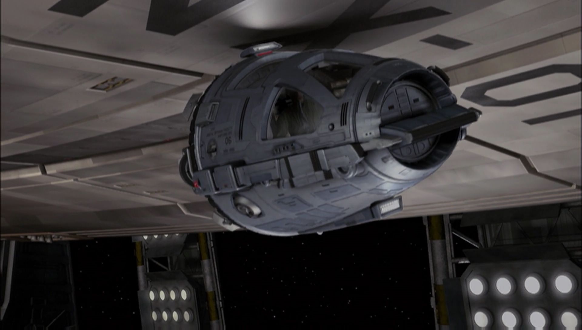 ariane179254_Enterprise_1x01-1x02_BrokenBow_0385.jpg