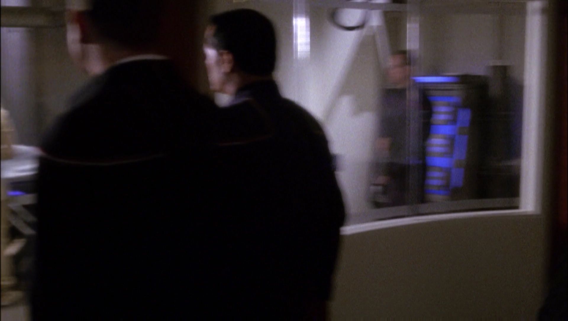 ariane179254_Enterprise_1x01-1x02_BrokenBow_0420.jpg