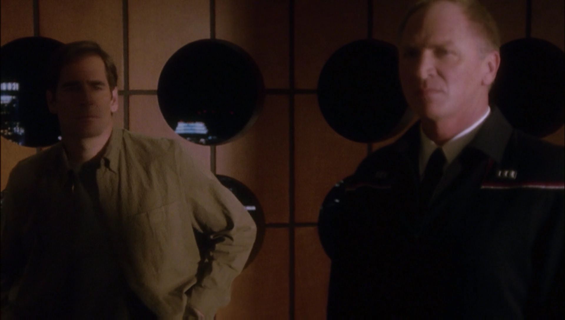 ariane179254_Enterprise_1x01-1x02_BrokenBow_0466.jpg