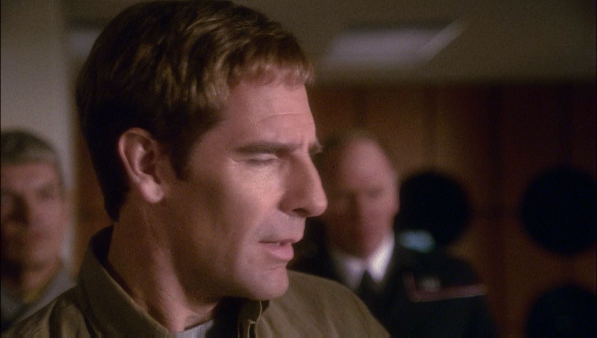 ariane179254_Enterprise_1x01-1x02_BrokenBow_0502.jpg