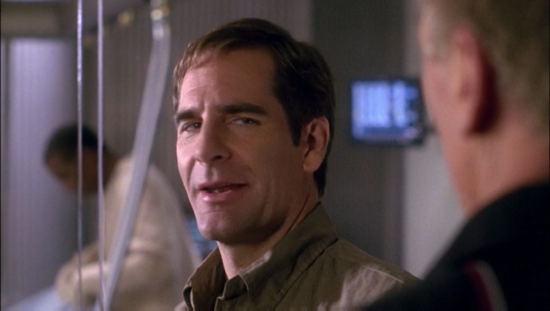 ariane179254_Enterprise_1x01-1x02_BrokenBow_0519.jpg