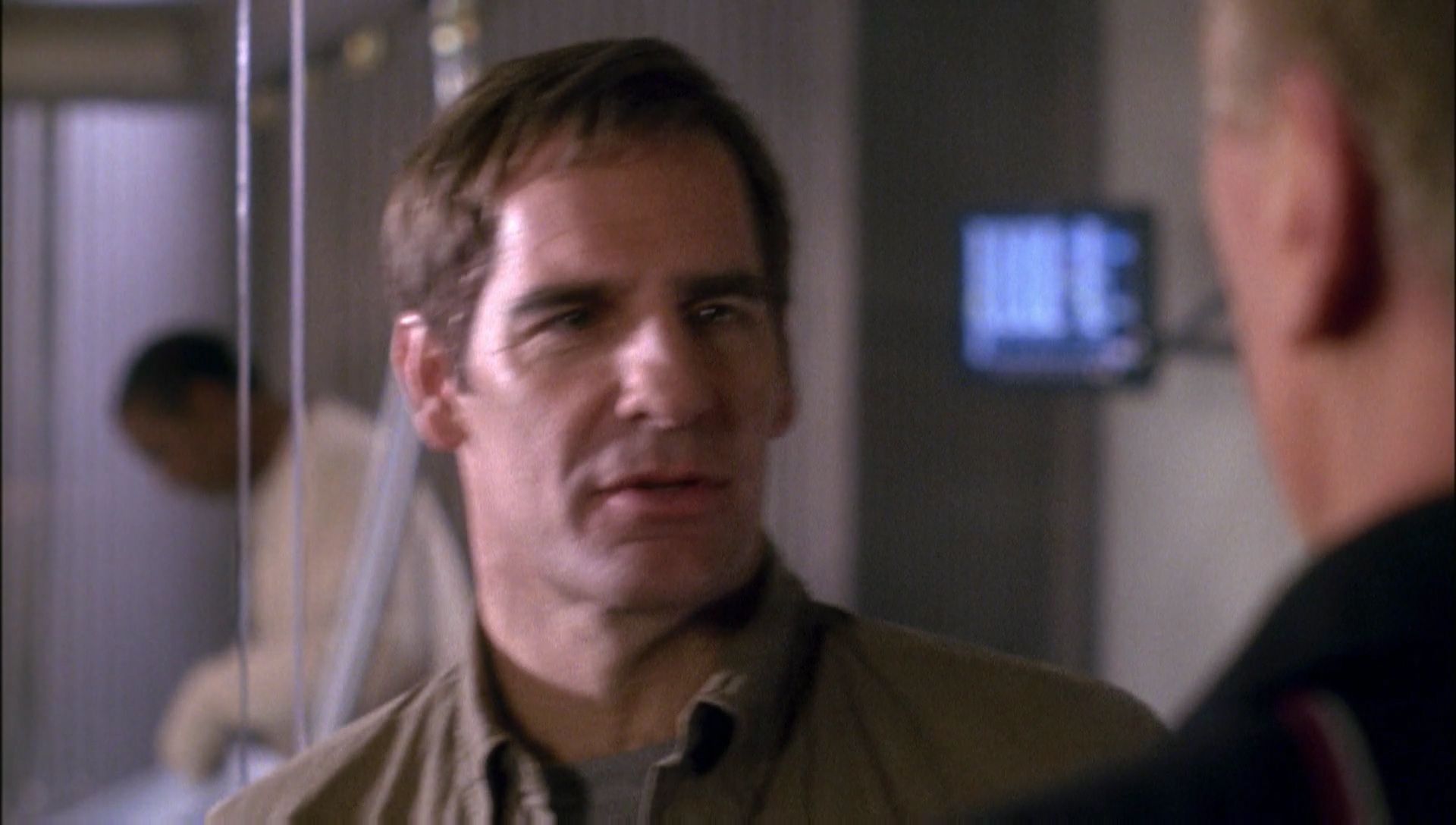 ariane179254_Enterprise_1x01-1x02_BrokenBow_0522.jpg