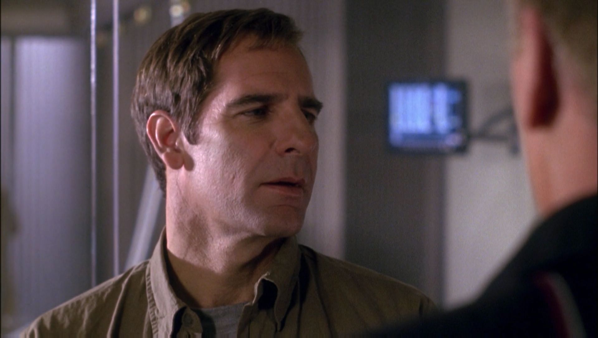 ariane179254_Enterprise_1x01-1x02_BrokenBow_0538.jpg