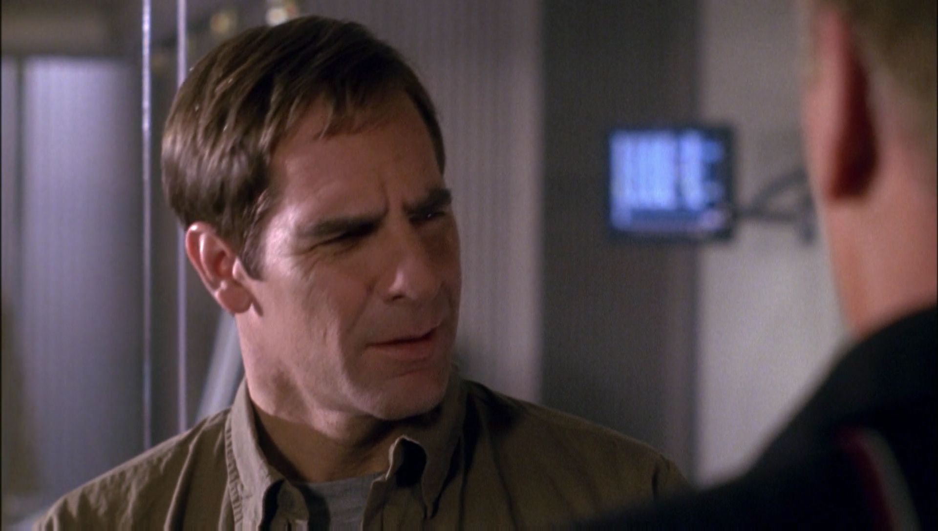 ariane179254_Enterprise_1x01-1x02_BrokenBow_0542.jpg