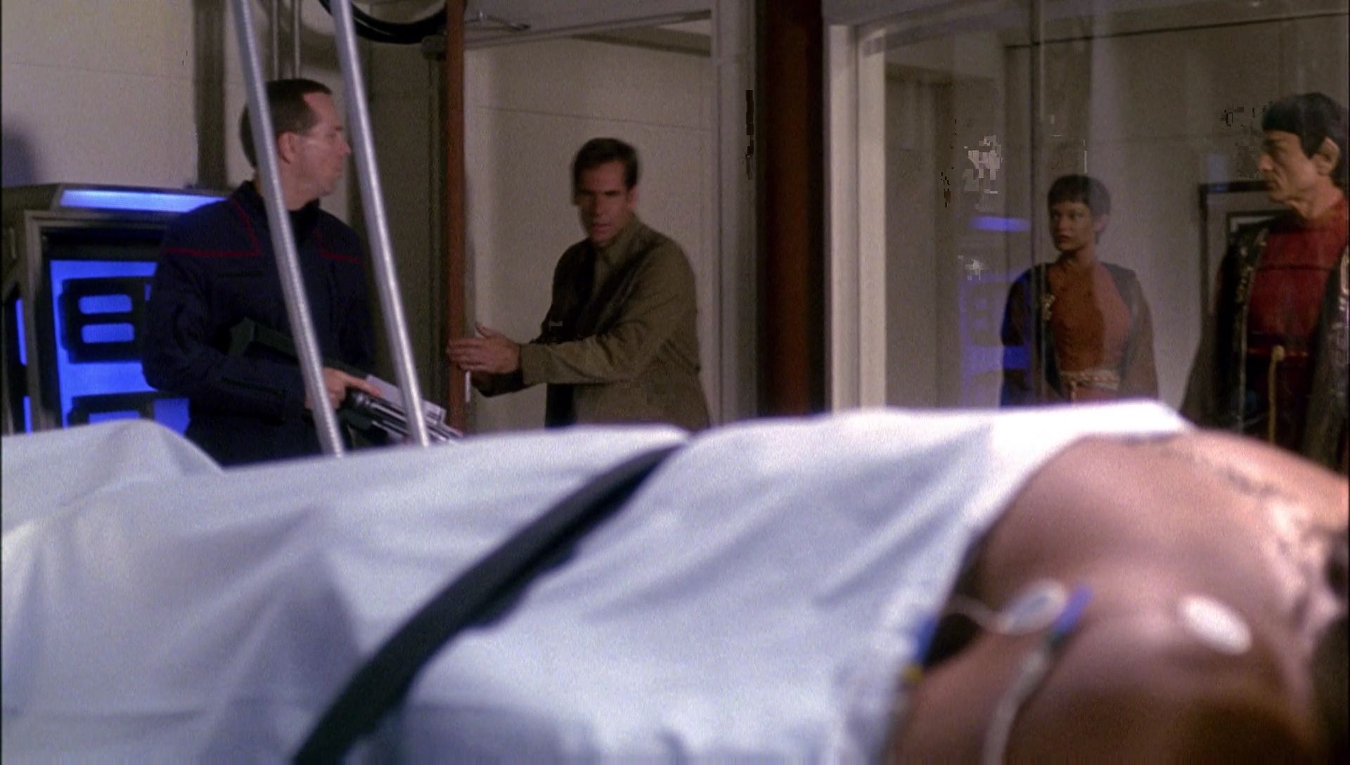 ariane179254_Enterprise_1x01-1x02_BrokenBow_0548.jpg