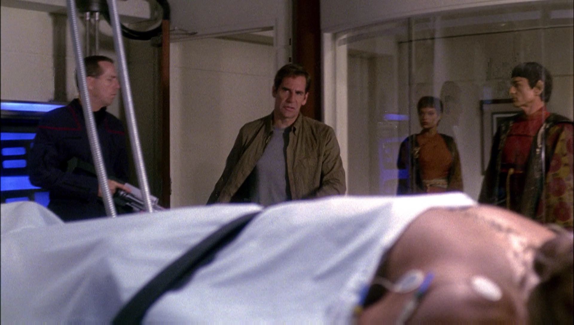 ariane179254_Enterprise_1x01-1x02_BrokenBow_0549.jpg