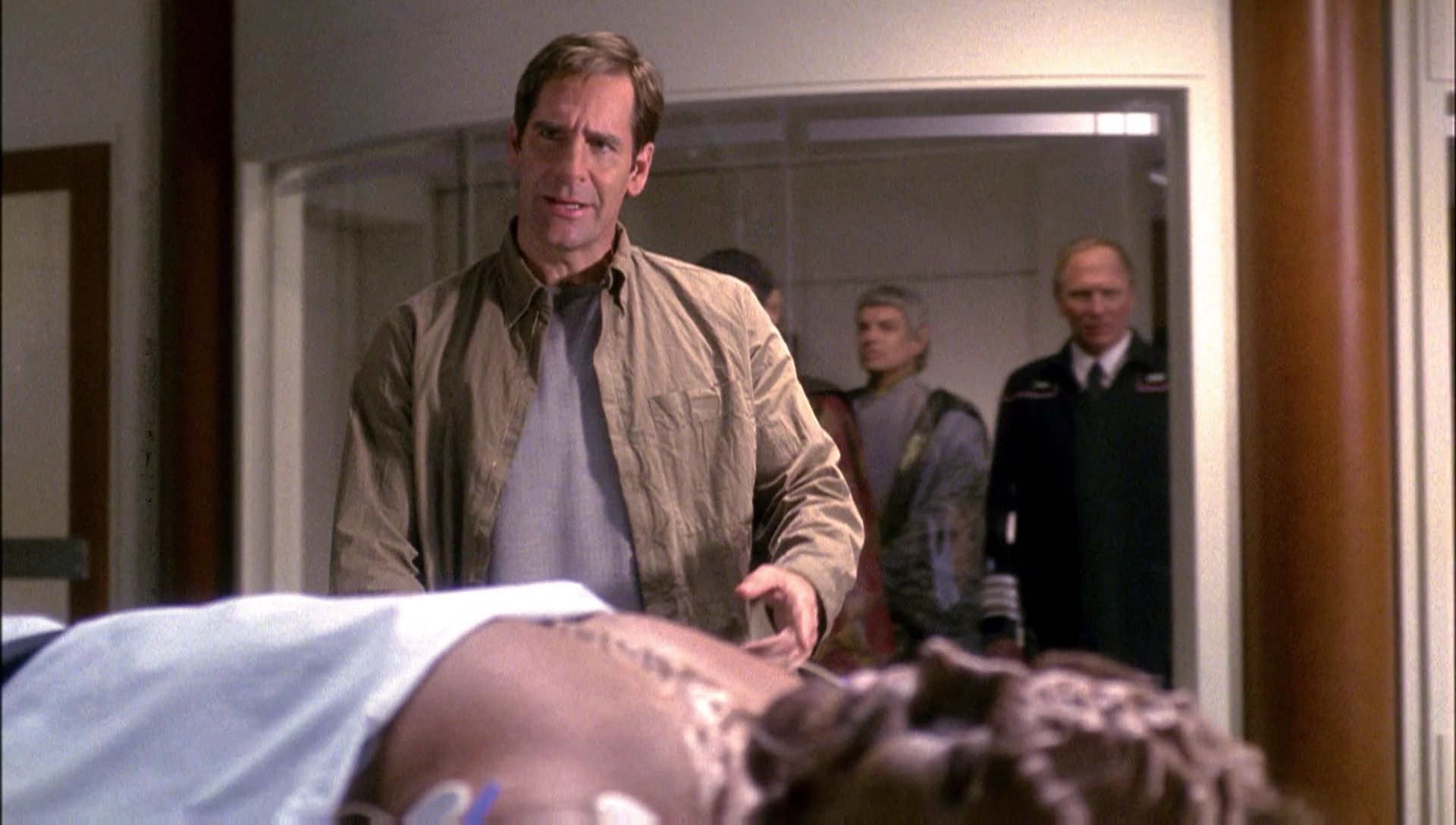 ariane179254_Enterprise_1x01-1x02_BrokenBow_0551.jpg