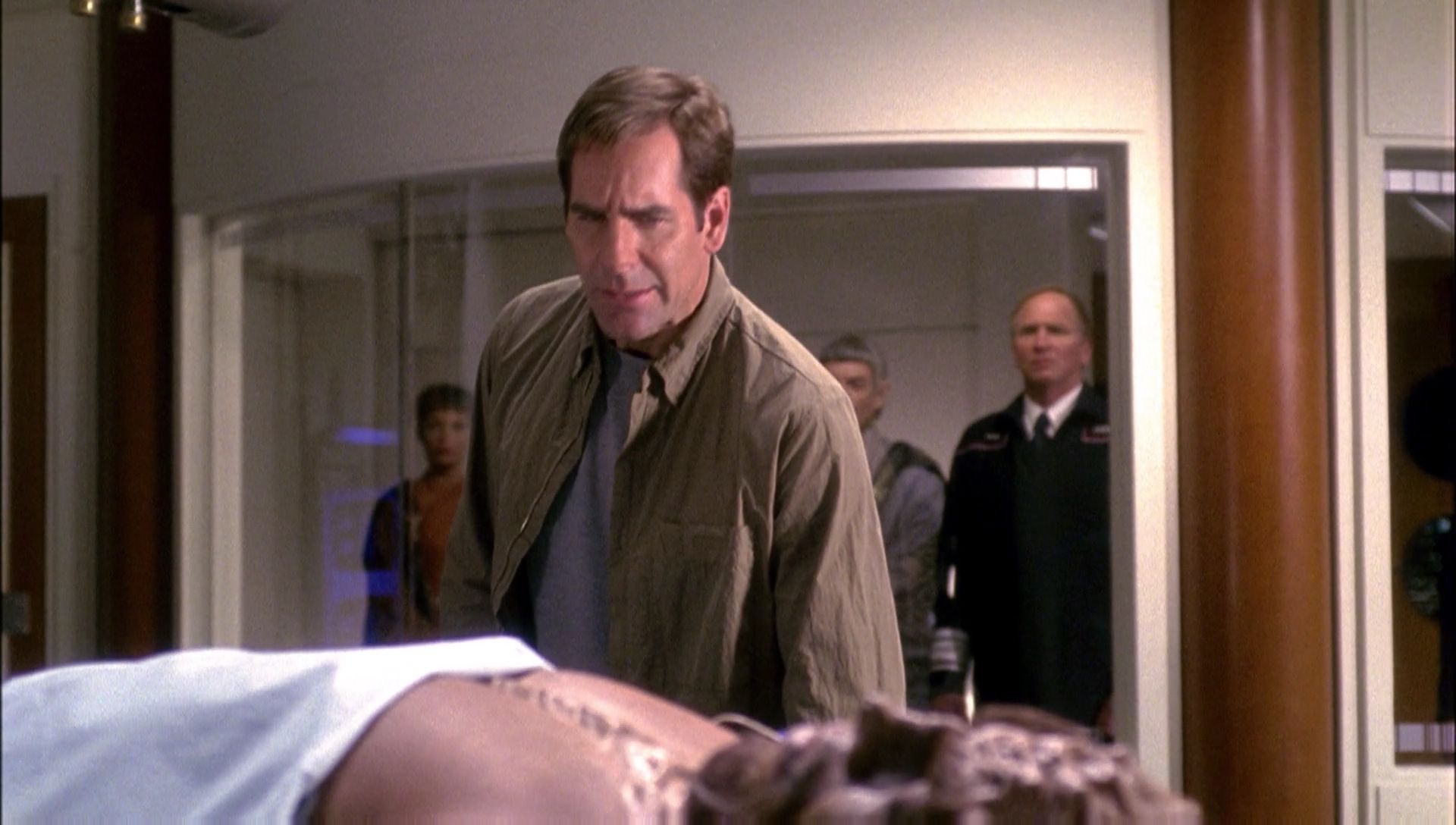 ariane179254_Enterprise_1x01-1x02_BrokenBow_0563.jpg