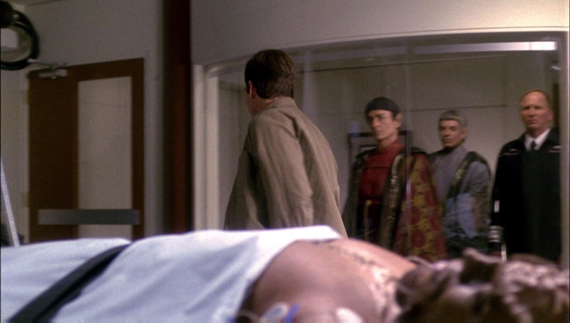 ariane179254_Enterprise_1x01-1x02_BrokenBow_0564.jpg