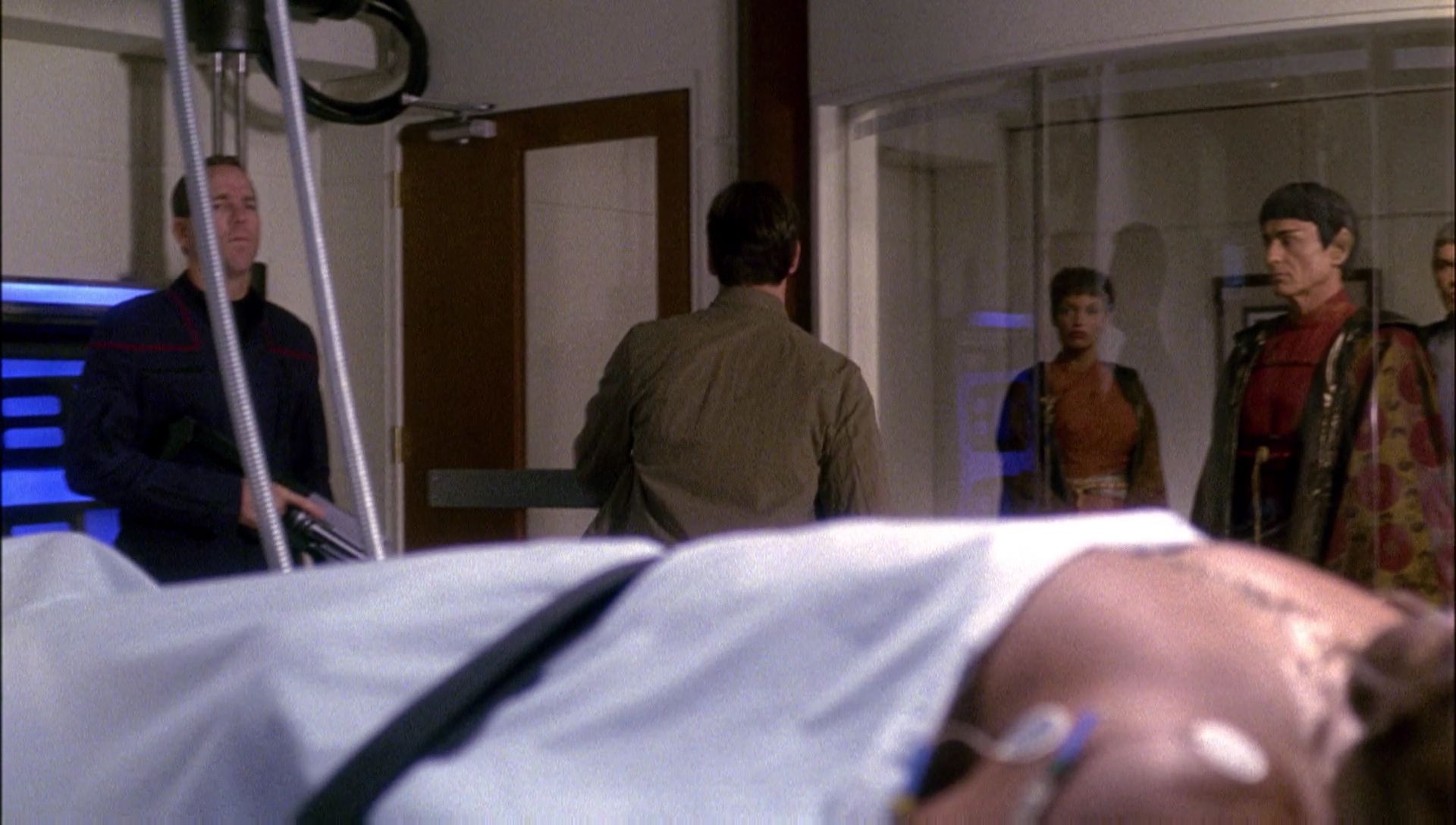 ariane179254_Enterprise_1x01-1x02_BrokenBow_0565.jpg