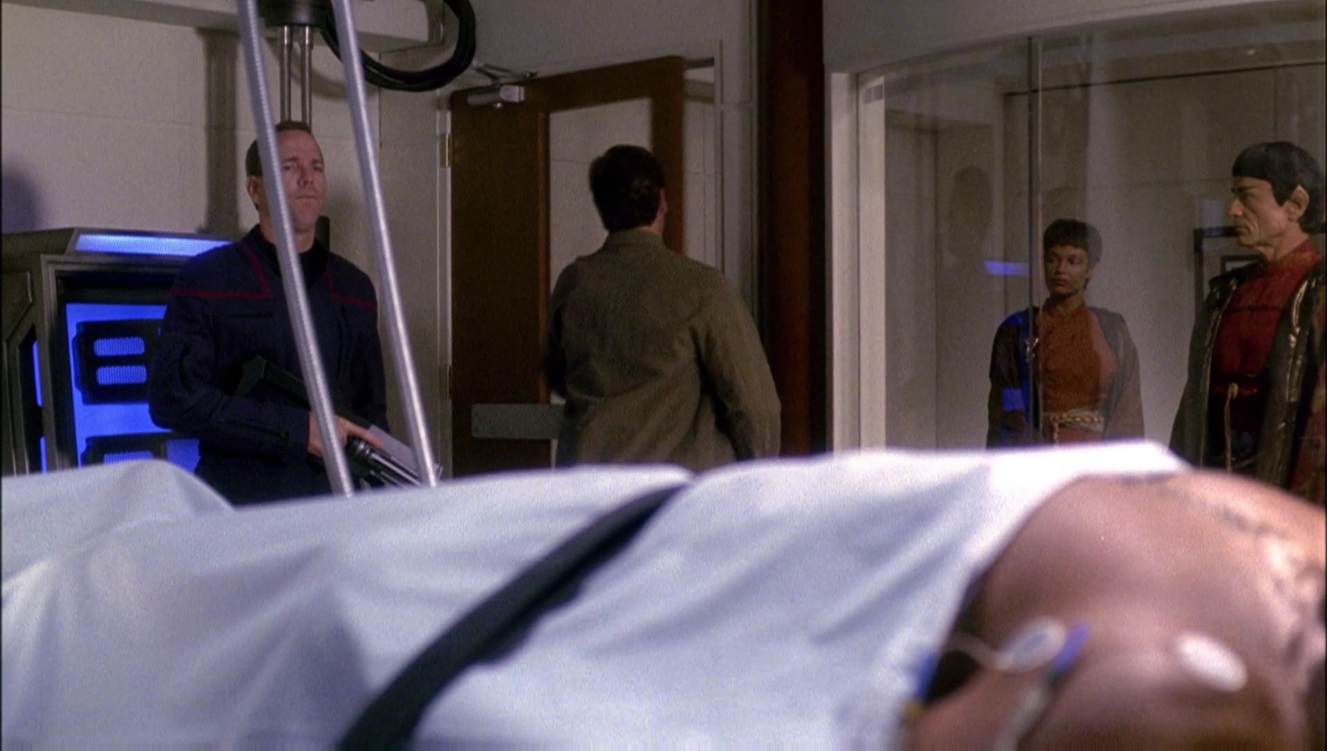 ariane179254_Enterprise_1x01-1x02_BrokenBow_0566.jpg