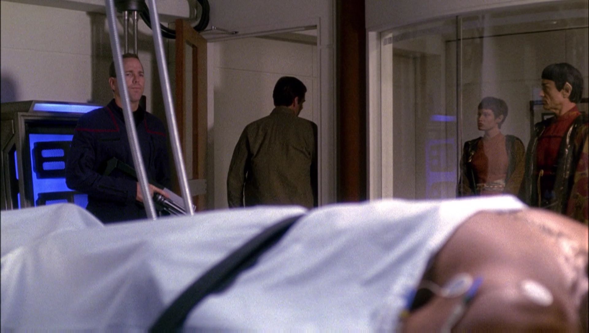 ariane179254_Enterprise_1x01-1x02_BrokenBow_0567.jpg