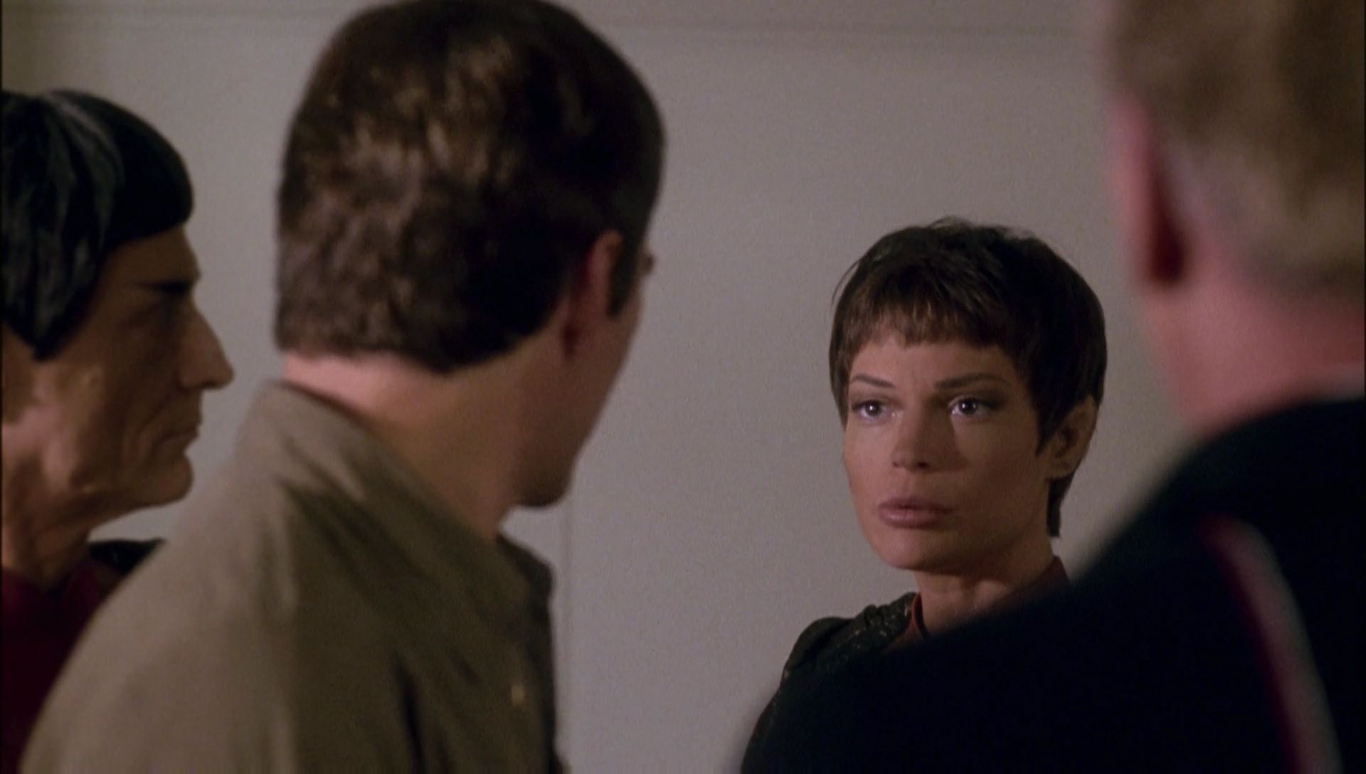 ariane179254_Enterprise_1x01-1x02_BrokenBow_0622.jpg