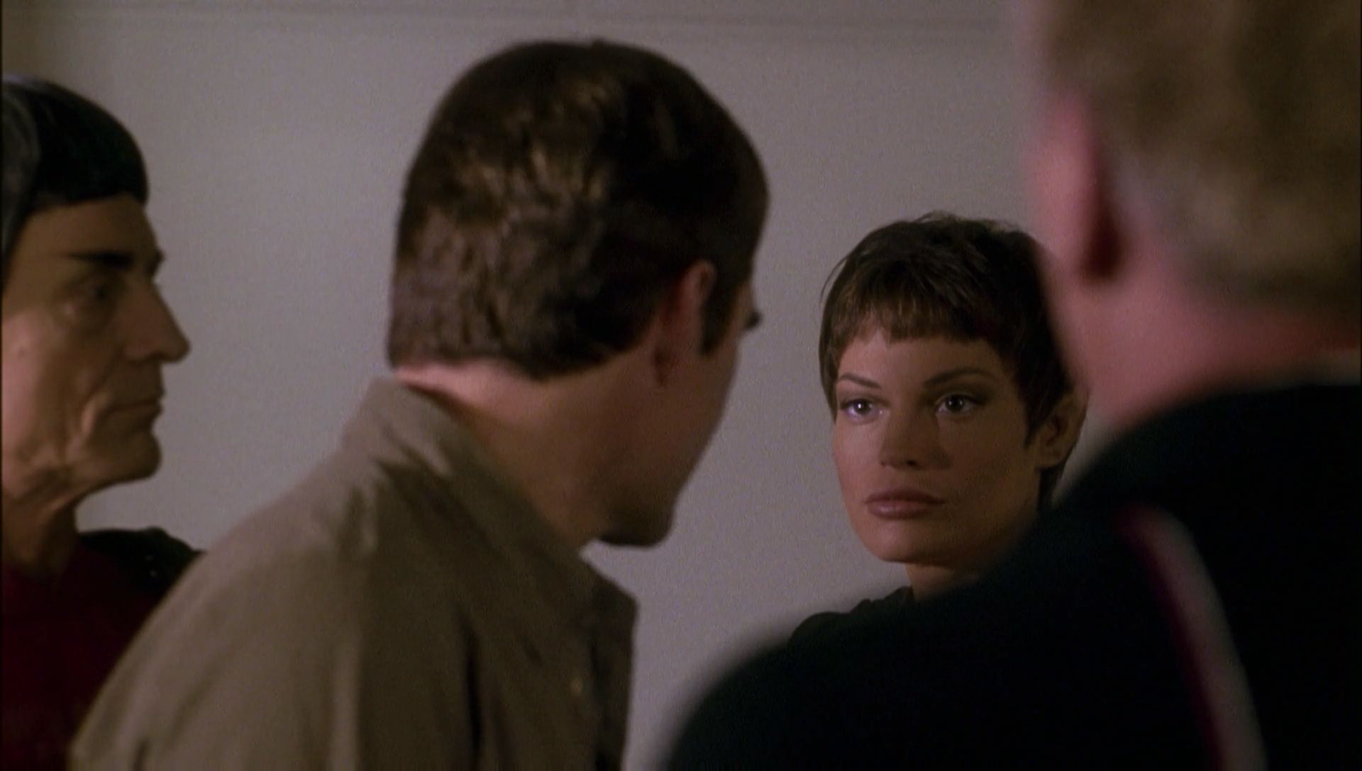 ariane179254_Enterprise_1x01-1x02_BrokenBow_0636.jpg