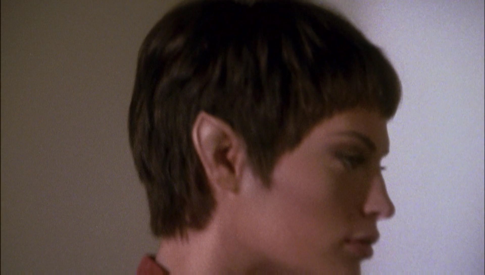 ariane179254_Enterprise_1x01-1x02_BrokenBow_0701.jpg