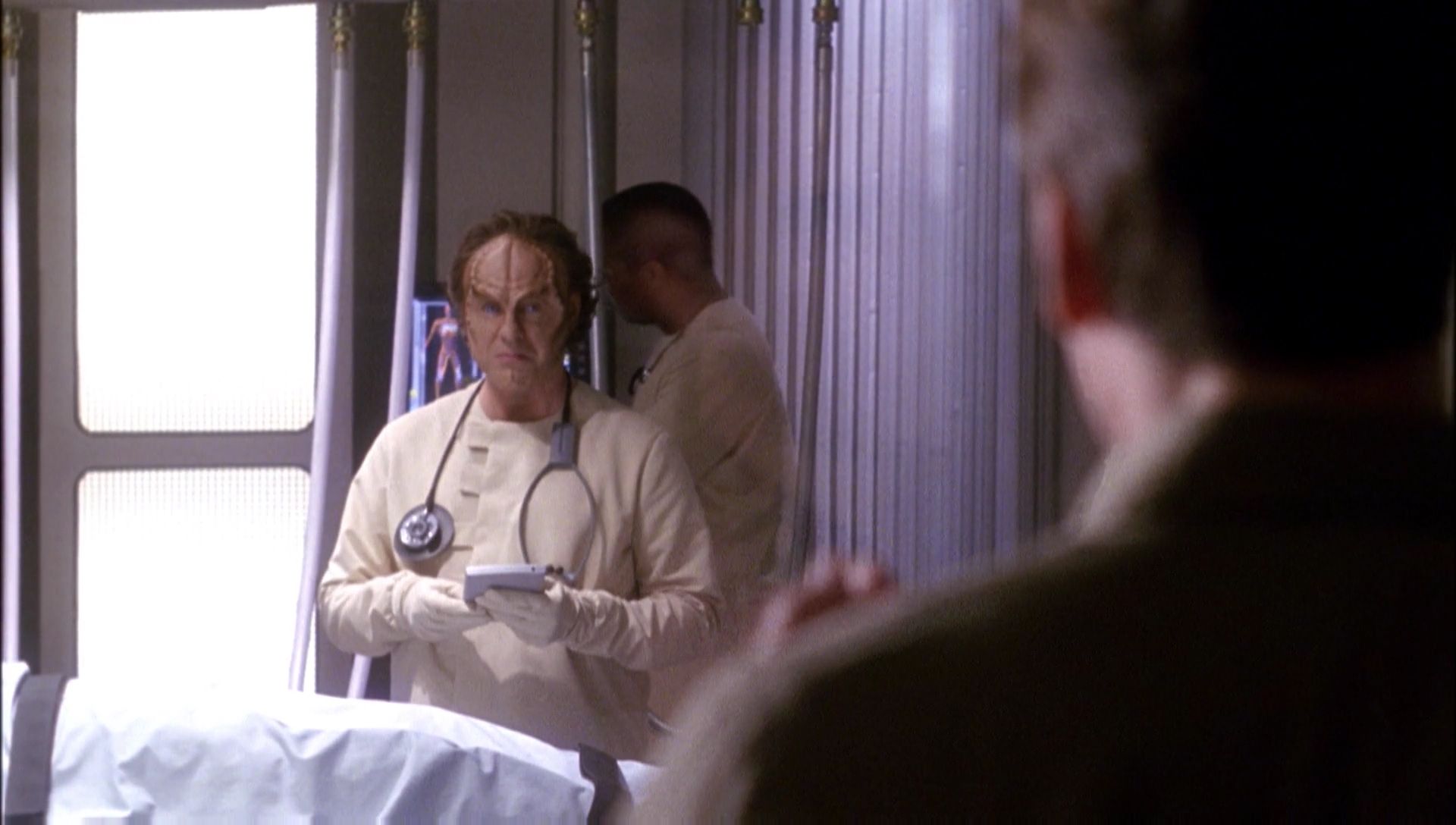 ariane179254_Enterprise_1x01-1x02_BrokenBow_0726.jpg