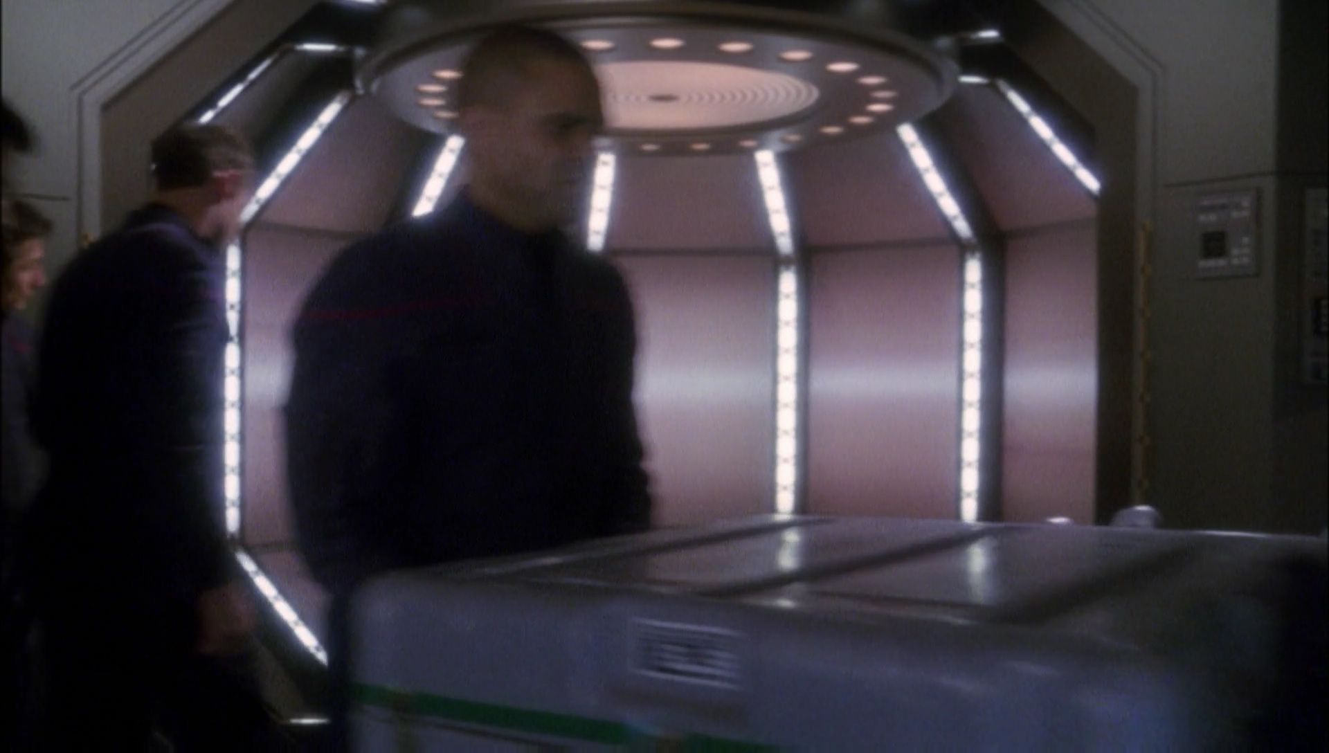 ariane179254_Enterprise_1x01-1x02_BrokenBow_0745.jpg