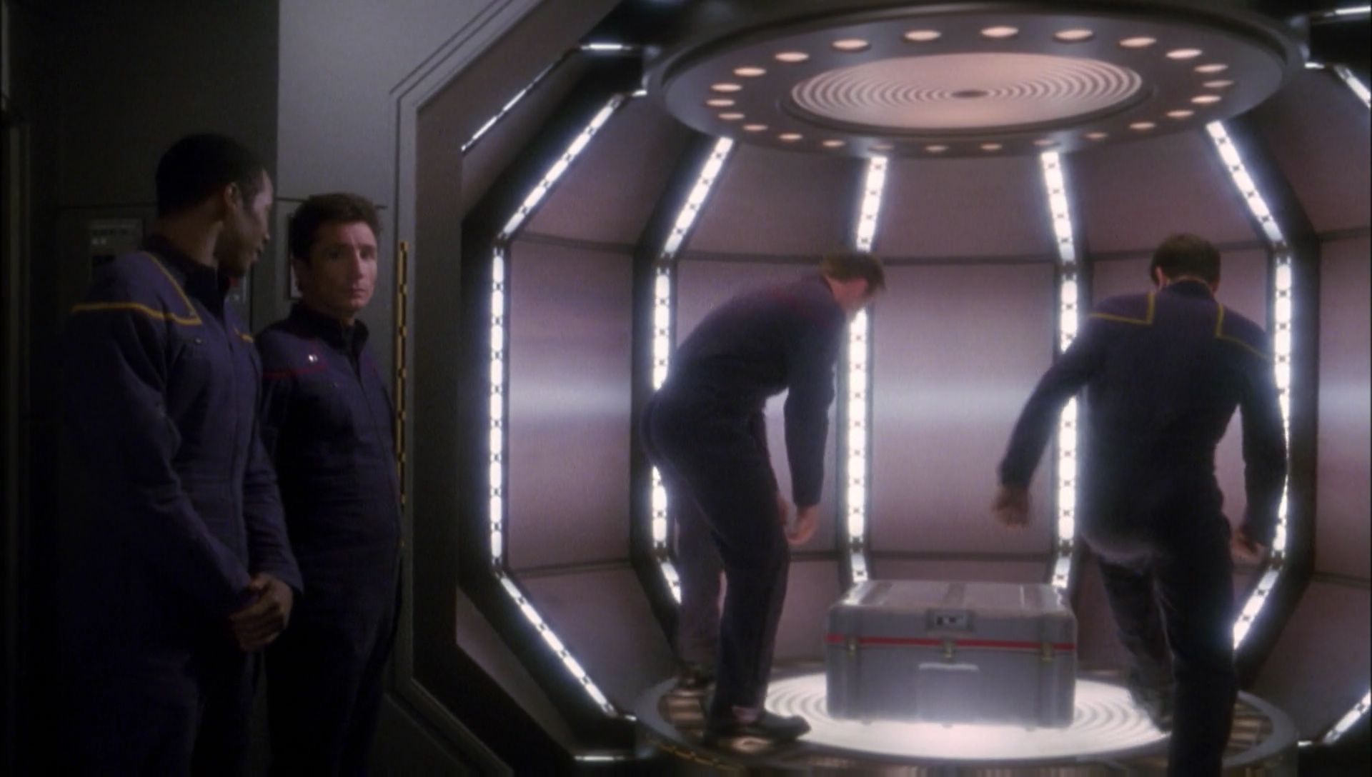 ariane179254_Enterprise_1x01-1x02_BrokenBow_0747.jpg