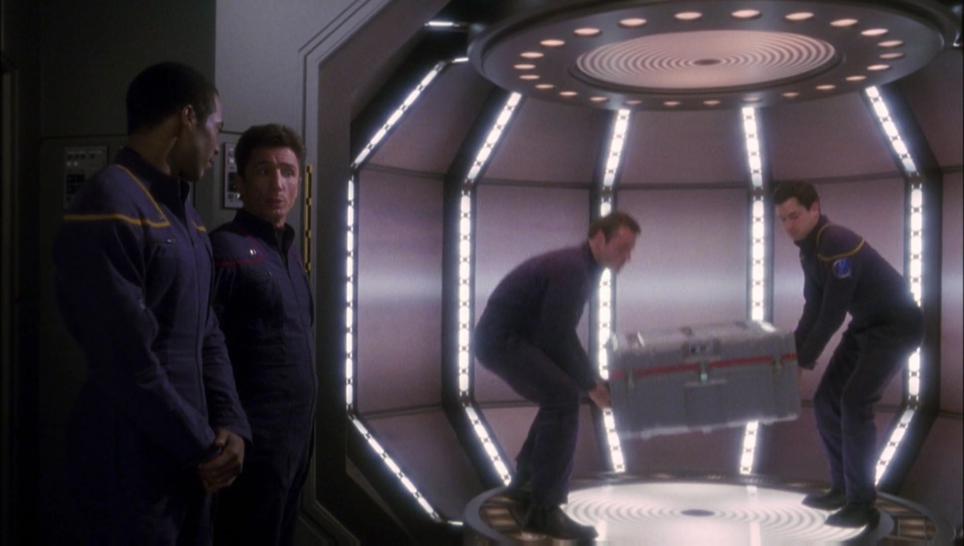ariane179254_Enterprise_1x01-1x02_BrokenBow_0749.jpg