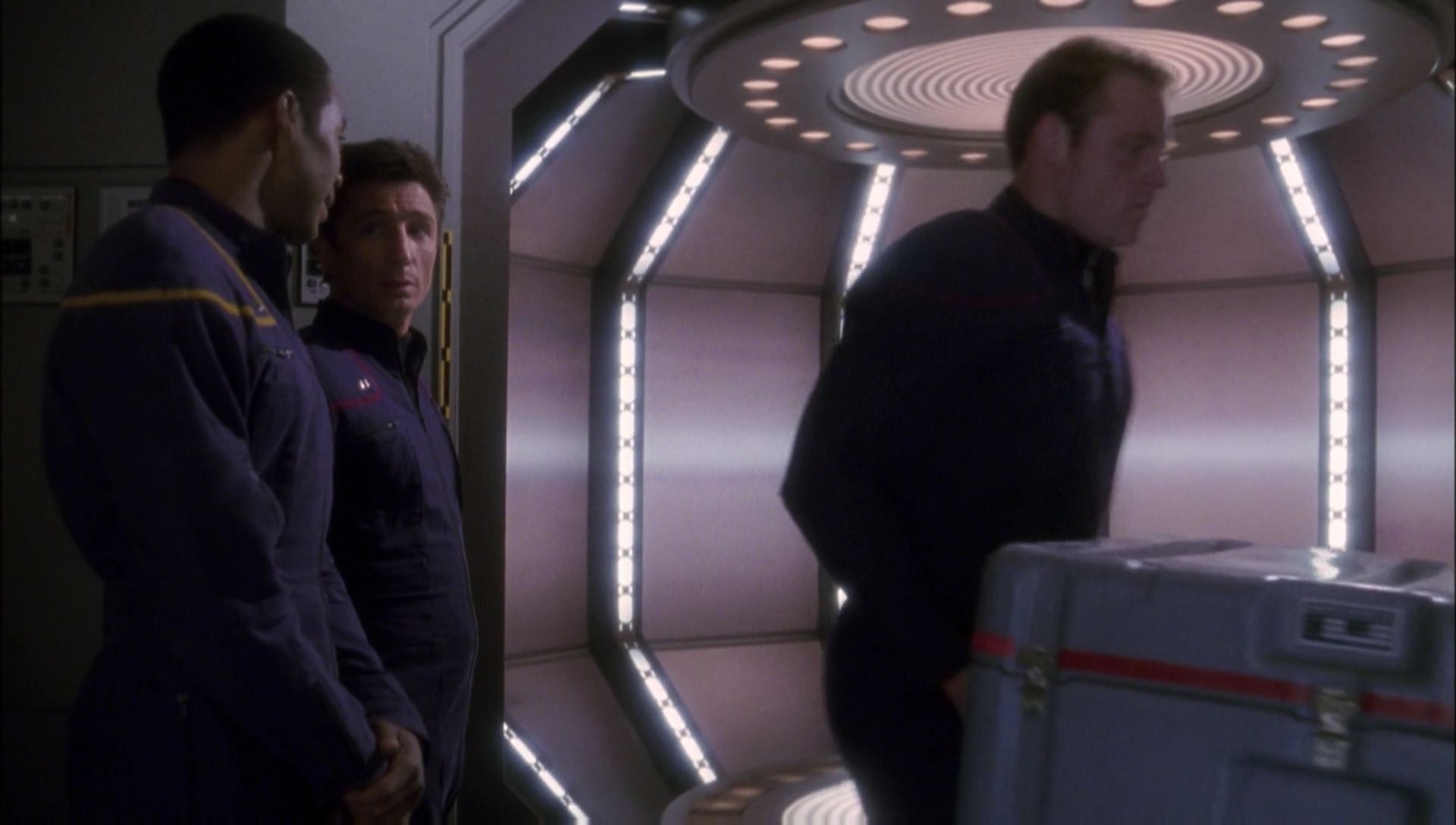 ariane179254_Enterprise_1x01-1x02_BrokenBow_0752.jpg