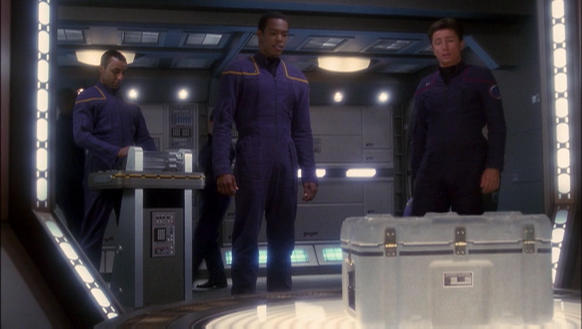 ariane179254_Enterprise_1x01-1x02_BrokenBow_0767.jpg