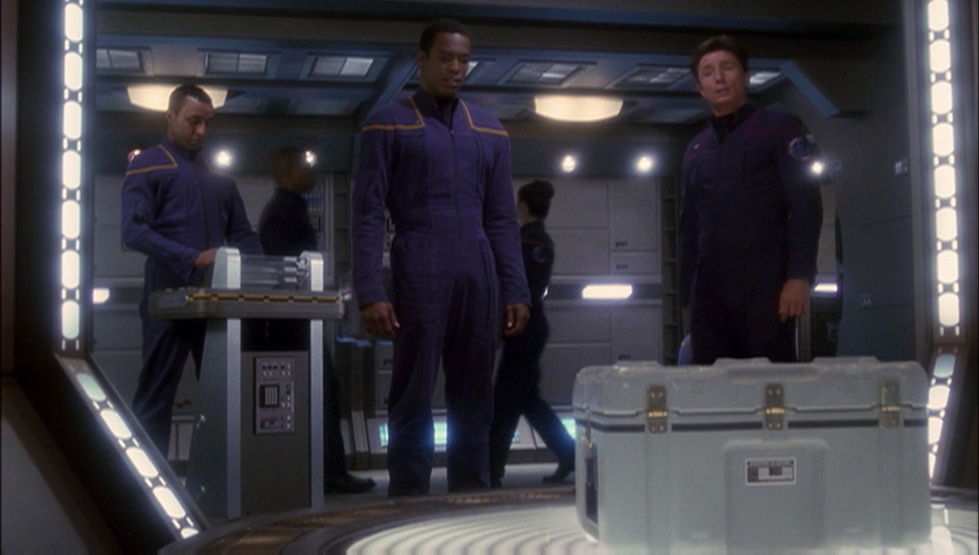 ariane179254_Enterprise_1x01-1x02_BrokenBow_0768.jpg