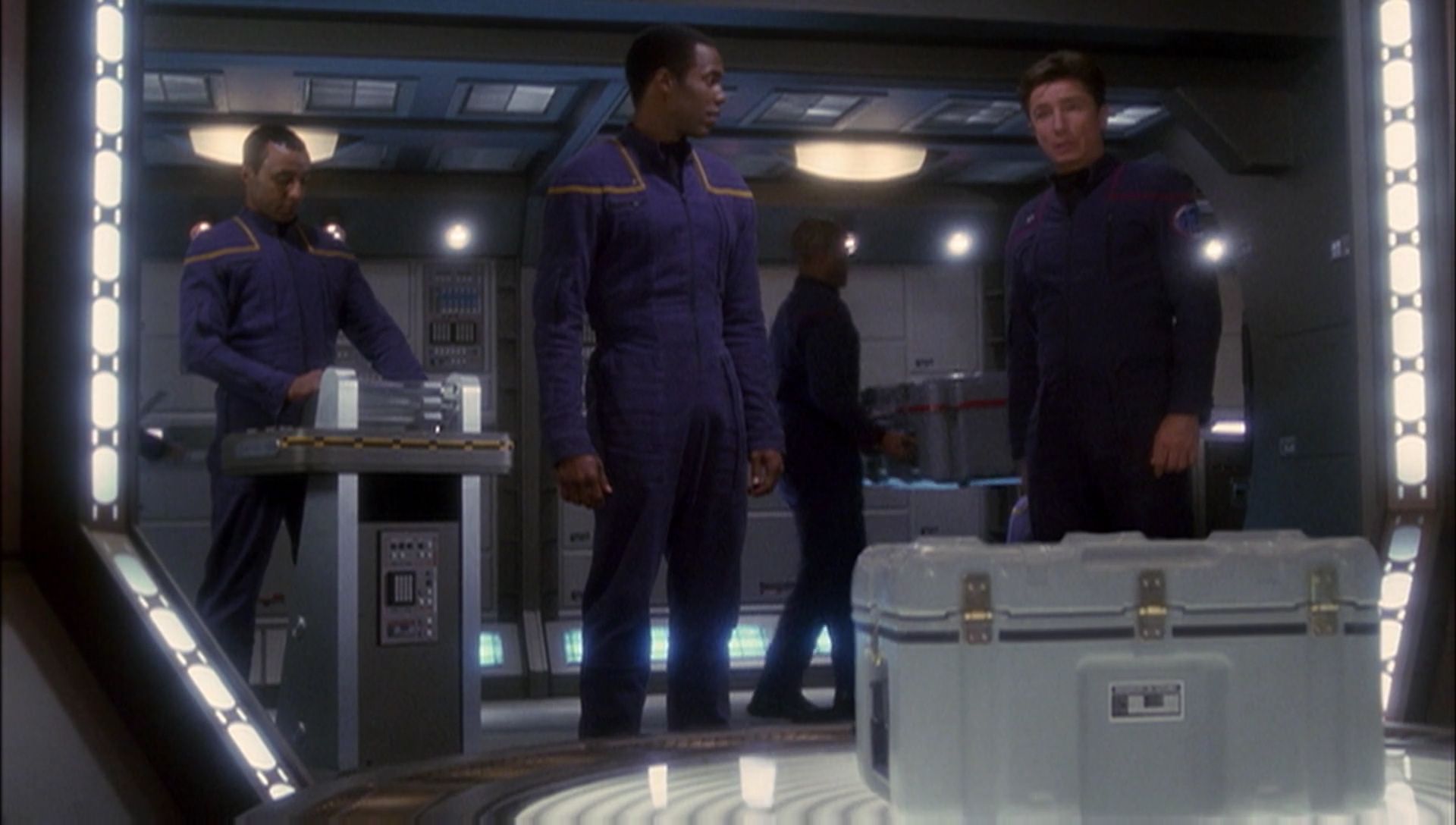 ariane179254_Enterprise_1x01-1x02_BrokenBow_0770.jpg