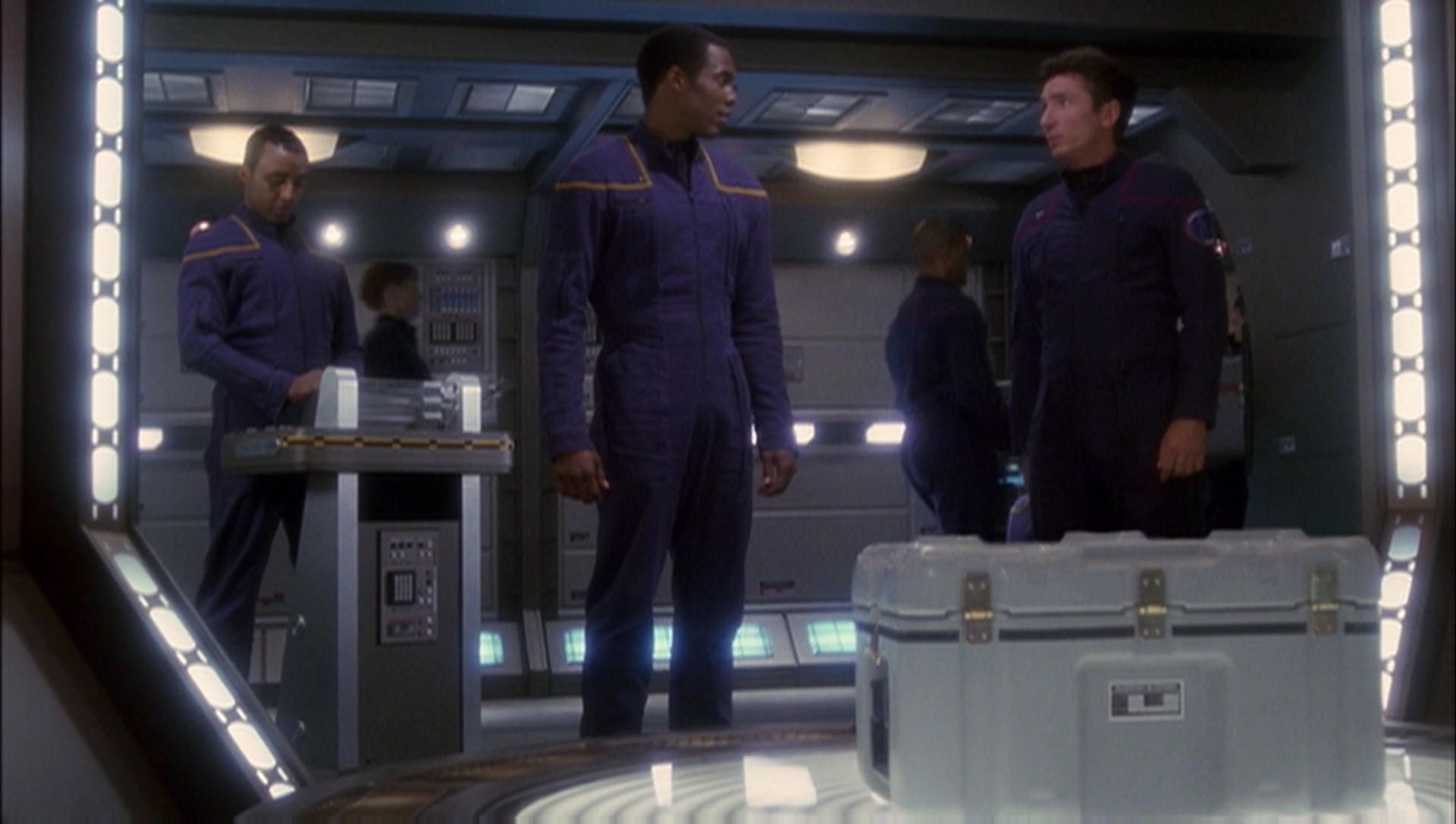 ariane179254_Enterprise_1x01-1x02_BrokenBow_0771.jpg