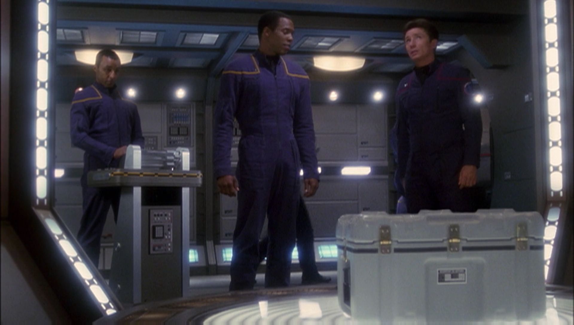 ariane179254_Enterprise_1x01-1x02_BrokenBow_0772.jpg