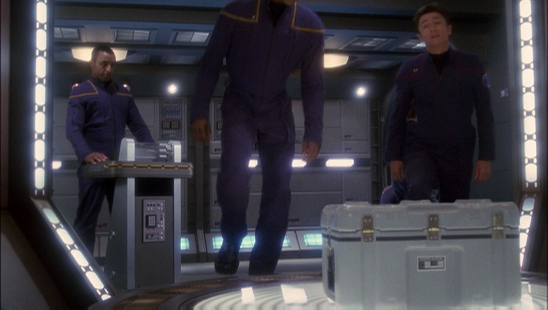 ariane179254_Enterprise_1x01-1x02_BrokenBow_0774.jpg
